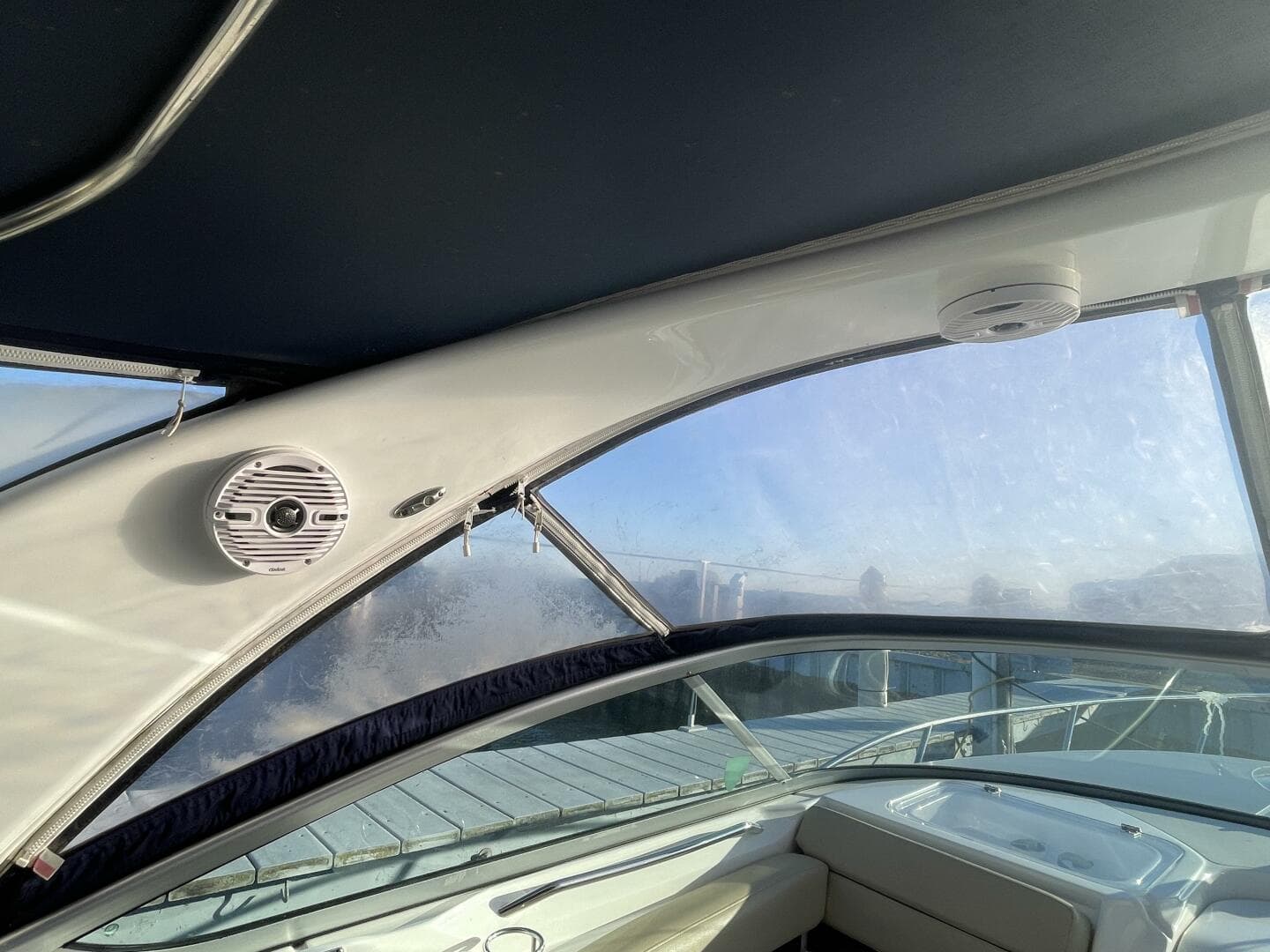 2016 Rinker 310 Express — photo 16