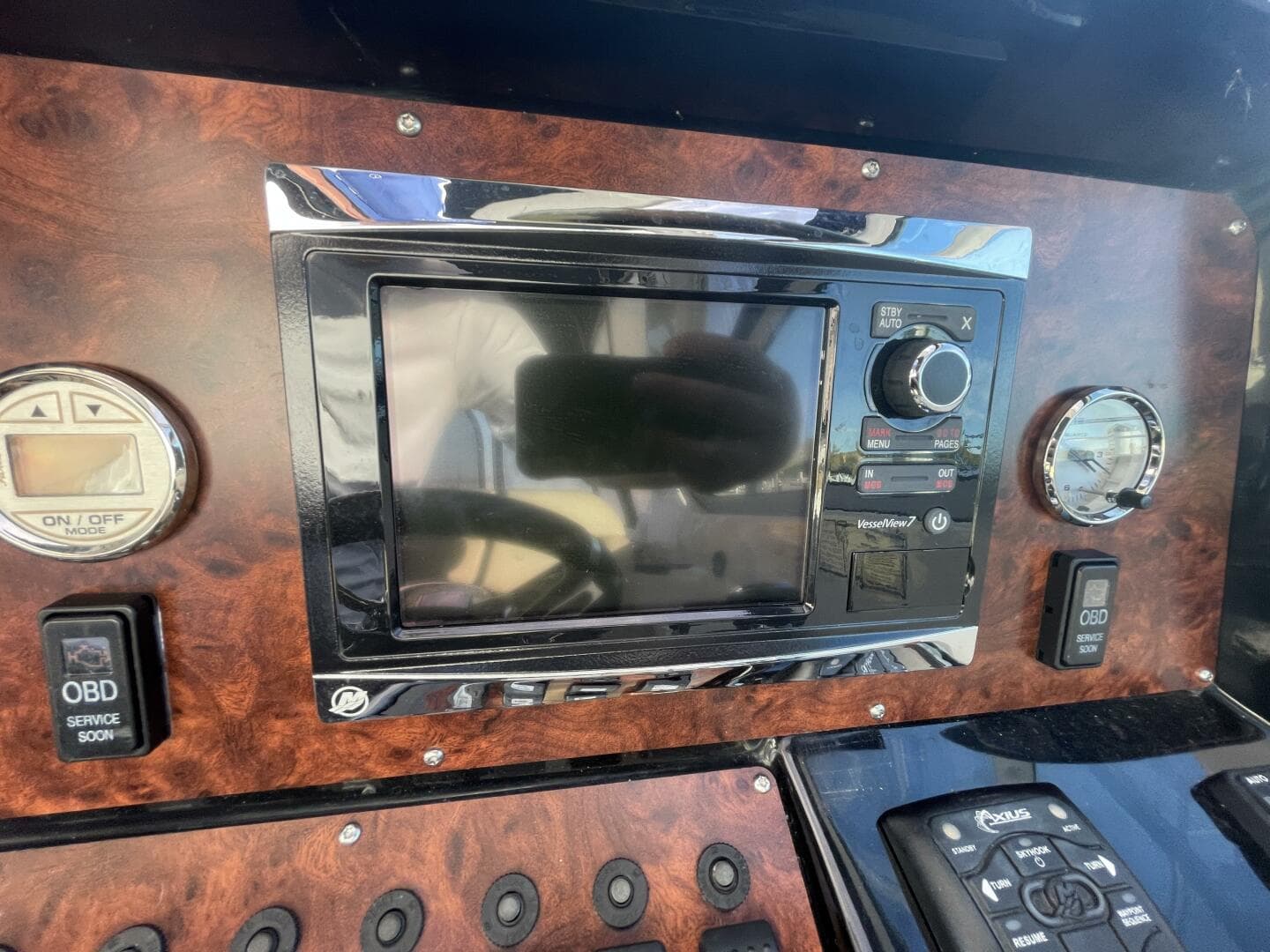 2016 Rinker 310 Express — photo 23