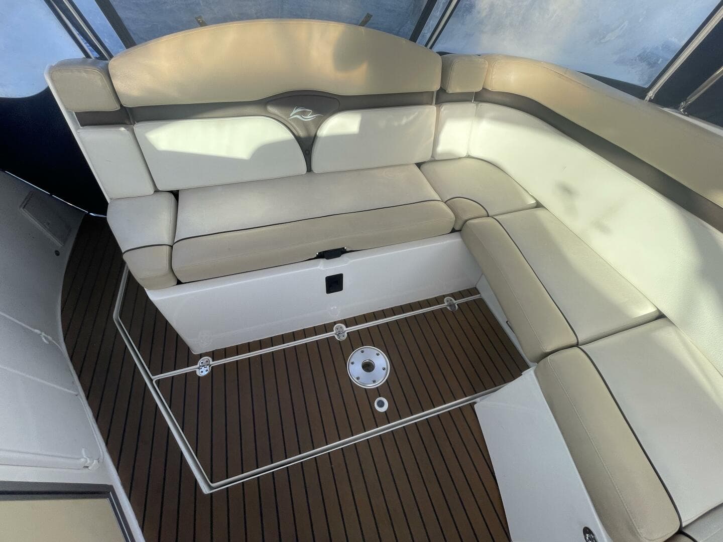 2016 Rinker 310 Express — photo 12