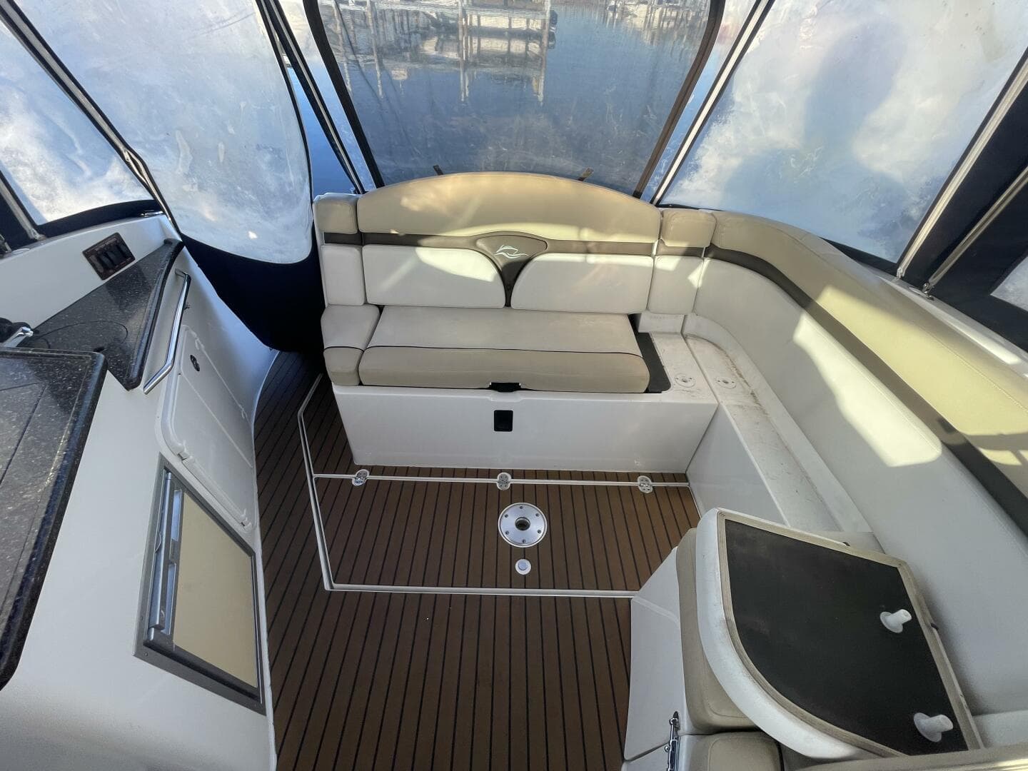 2016 Rinker 310 Express — photo 29
