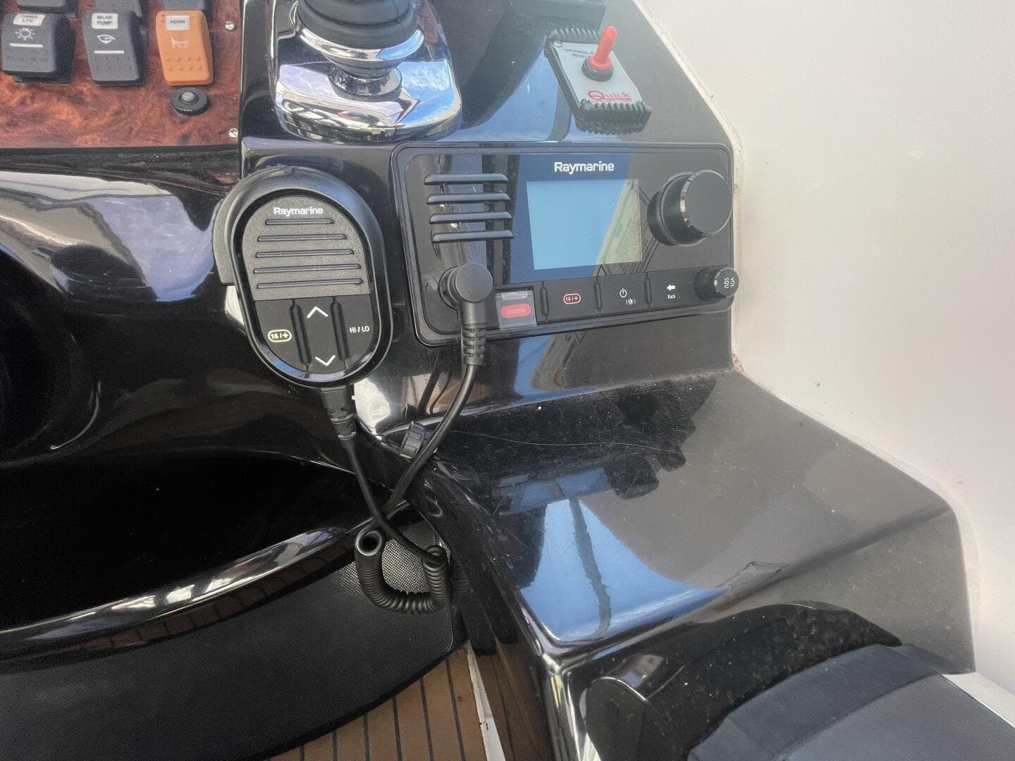 2016 Rinker 310 Express — photo 28