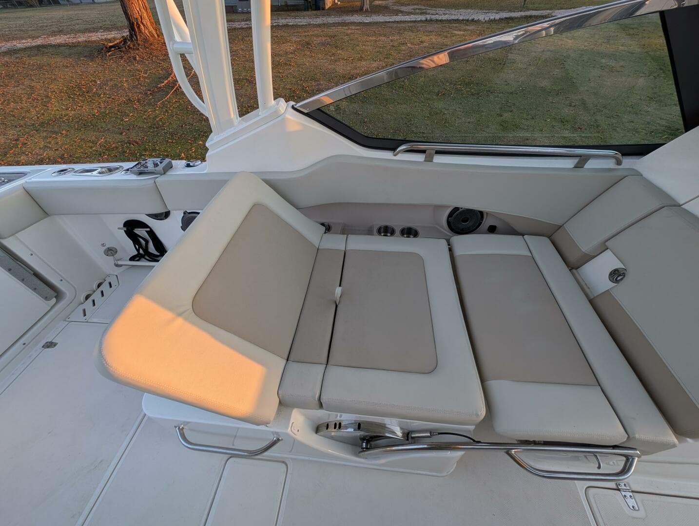 2023 Boston Whaler 240 Vantage — photo 47