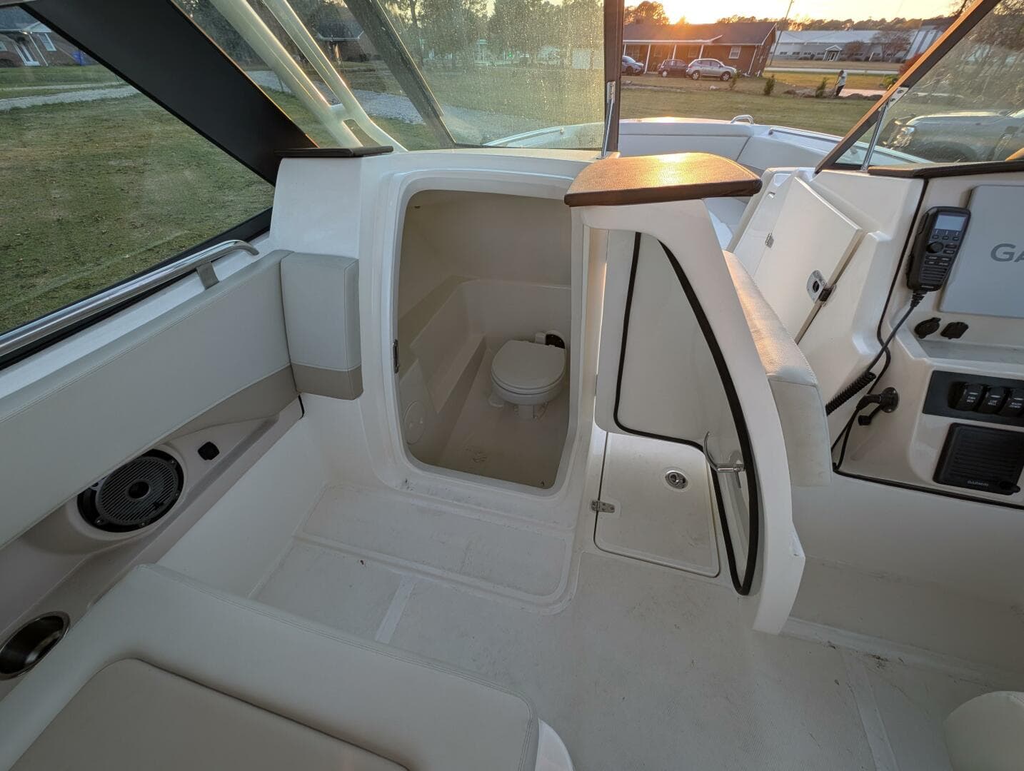 2023 Boston Whaler 240 Vantage — photo 41