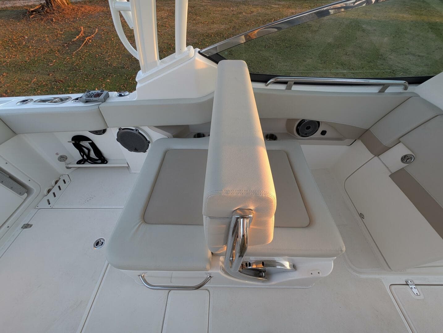 2023 Boston Whaler 240 Vantage — photo 51