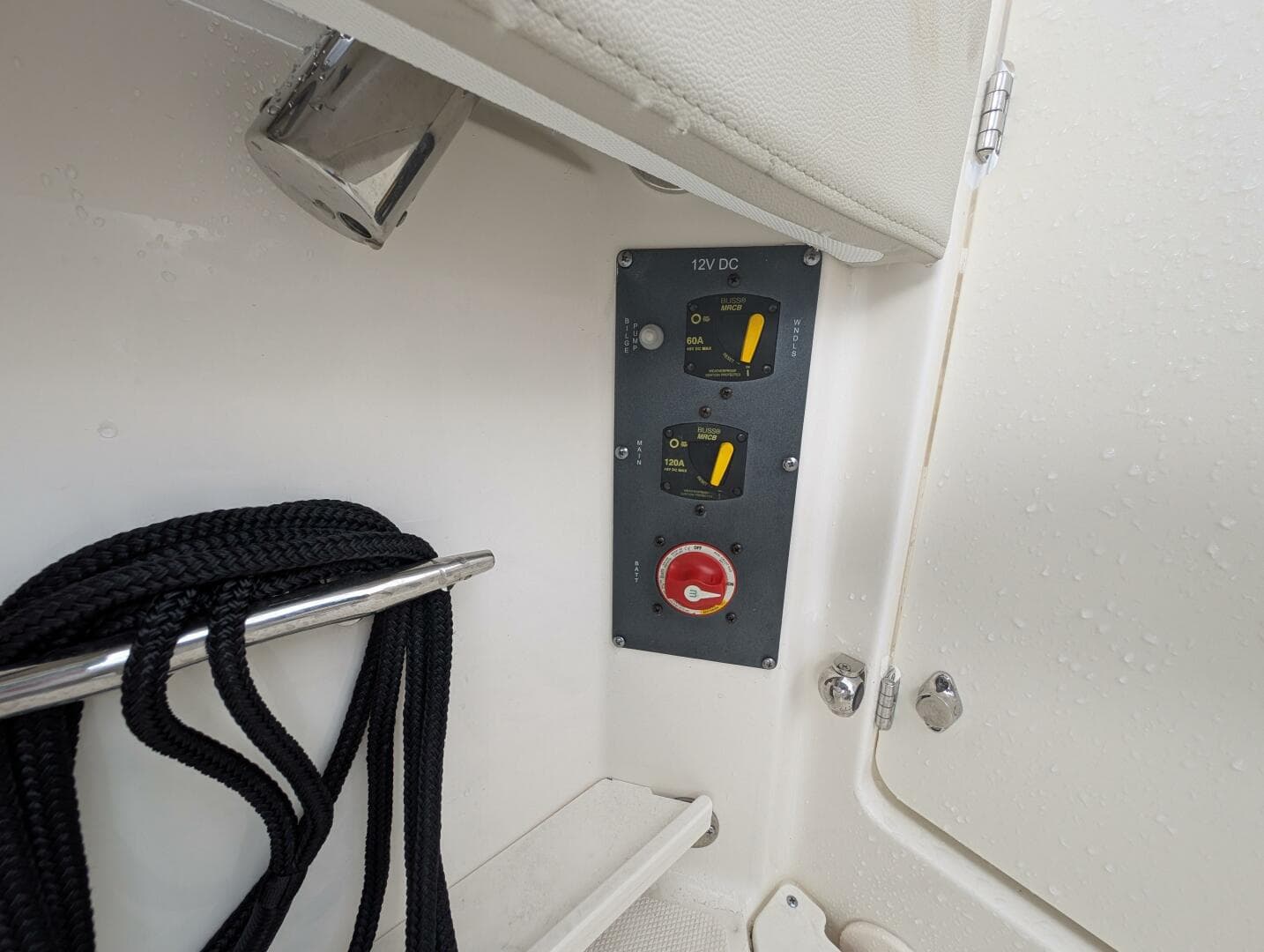 2023 Boston Whaler 240 Vantage — photo 81