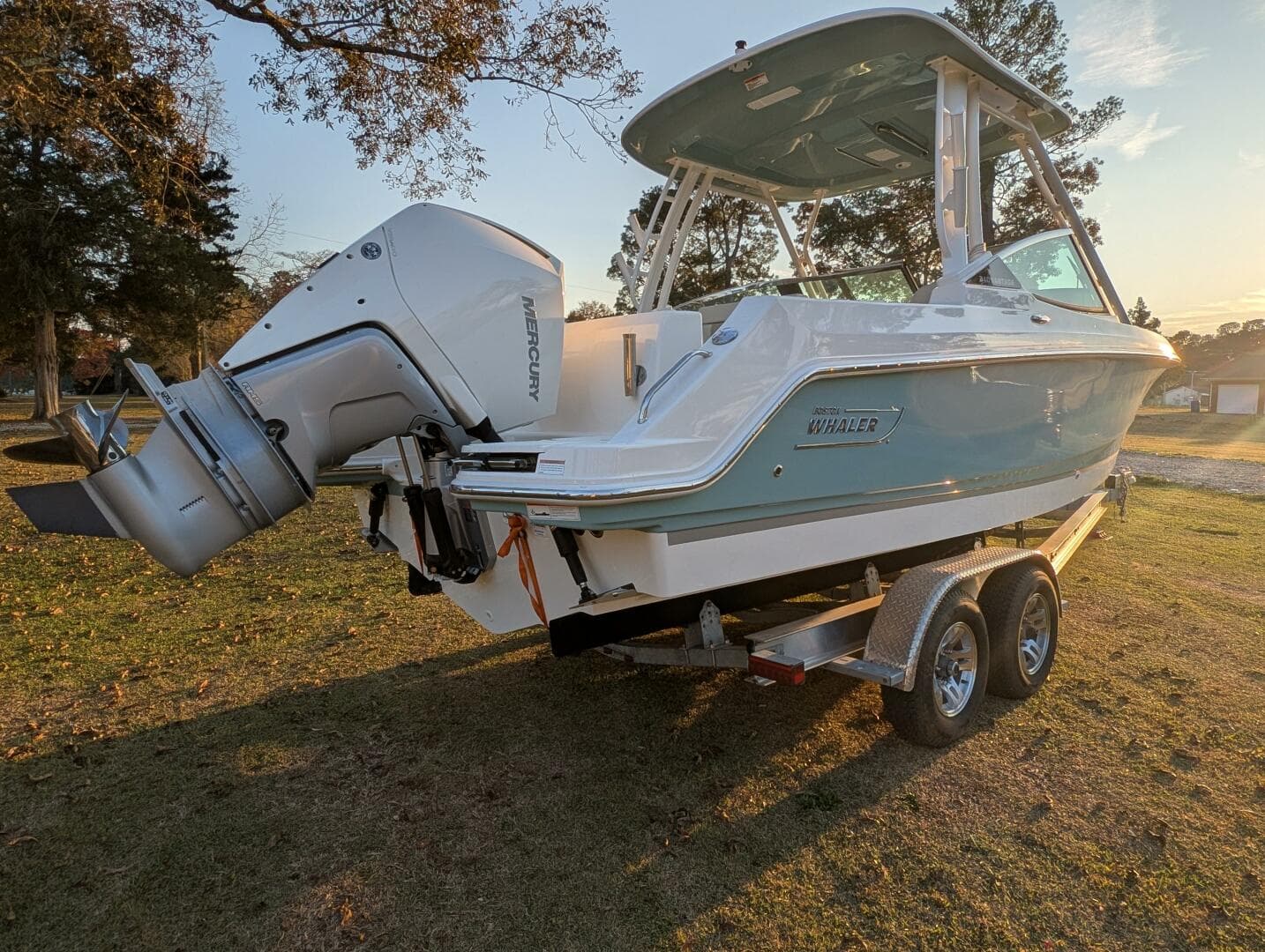 2023 Boston Whaler 240 Vantage — photo 17