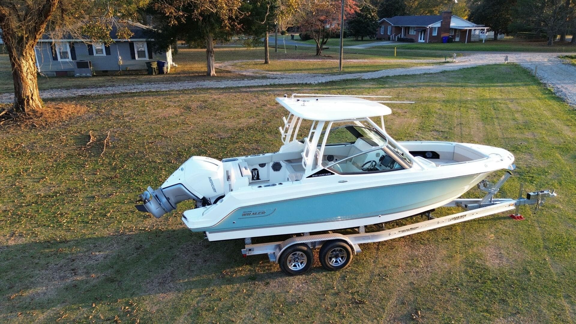 2023 Boston Whaler 240 Vantage — photo 18
