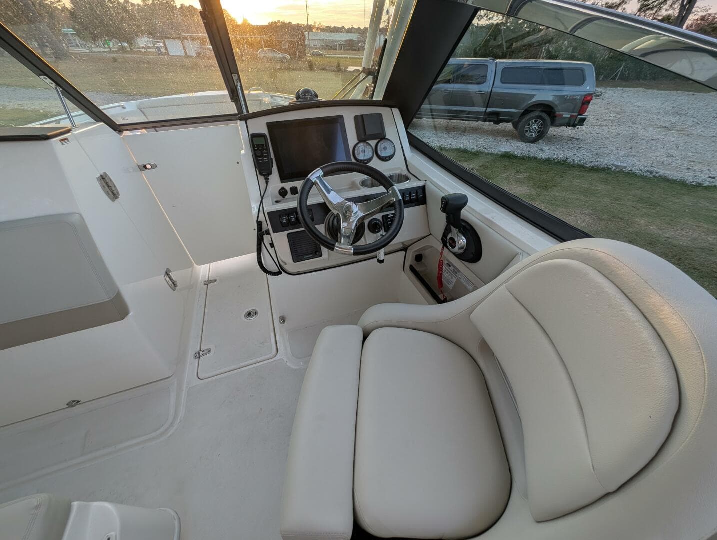 2023 Boston Whaler 240 Vantage — photo 29