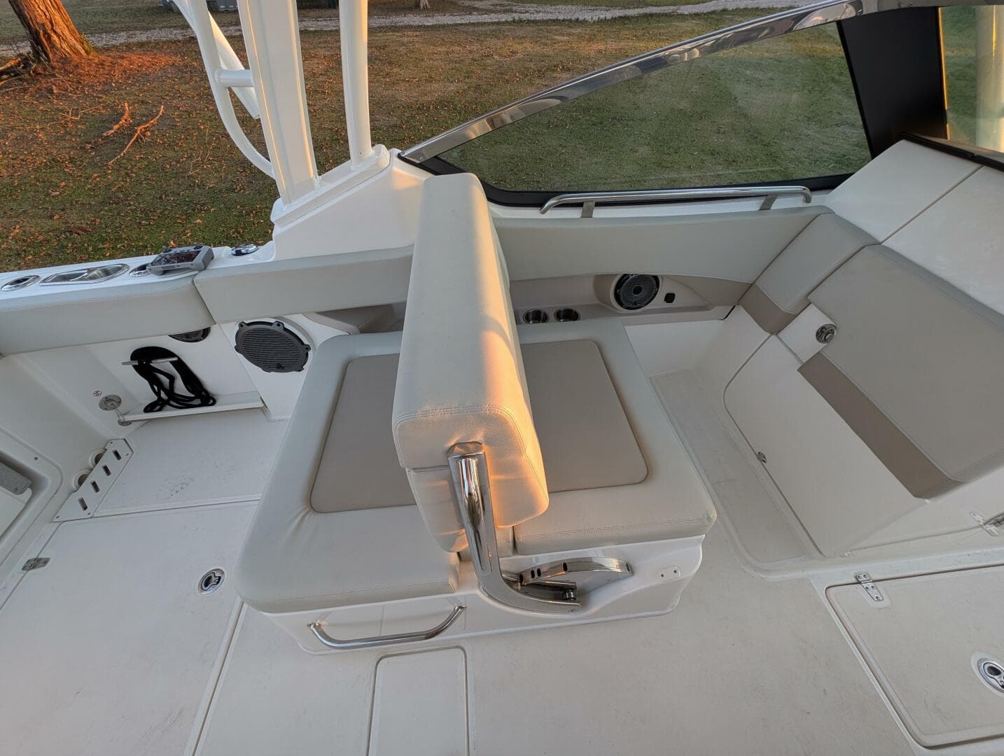2023 Boston Whaler 240 Vantage — photo 52
