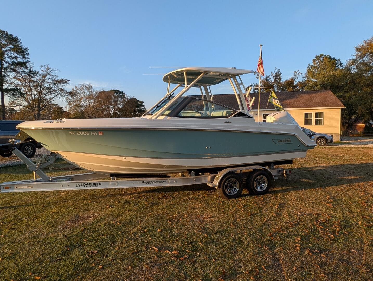 2023 Boston Whaler 240 Vantage — photo 11