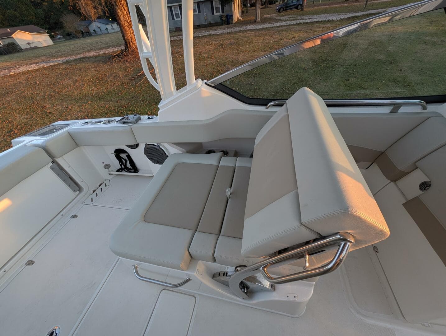 2023 Boston Whaler 240 Vantage — photo 49