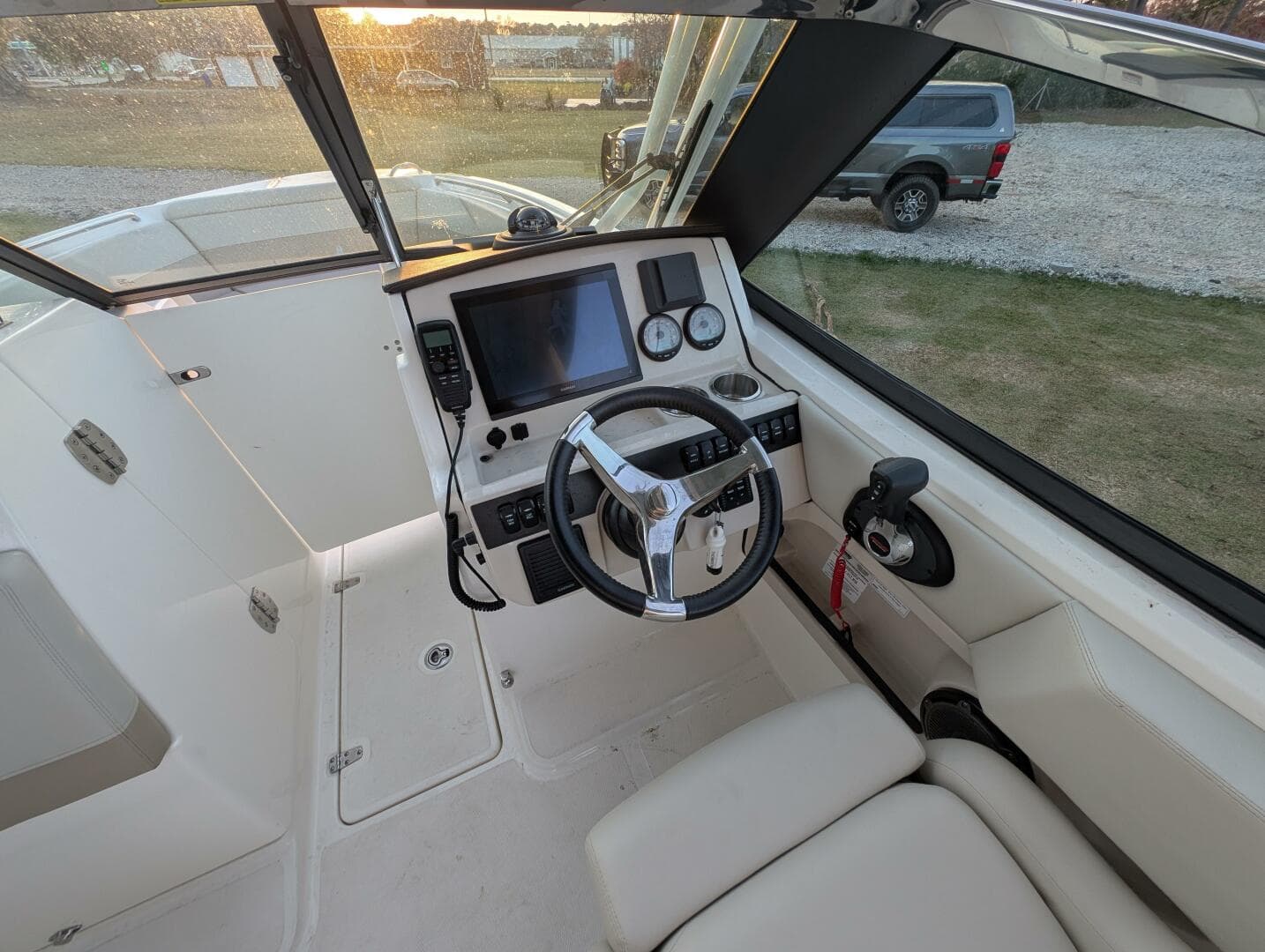 2023 Boston Whaler 240 Vantage — photo 28