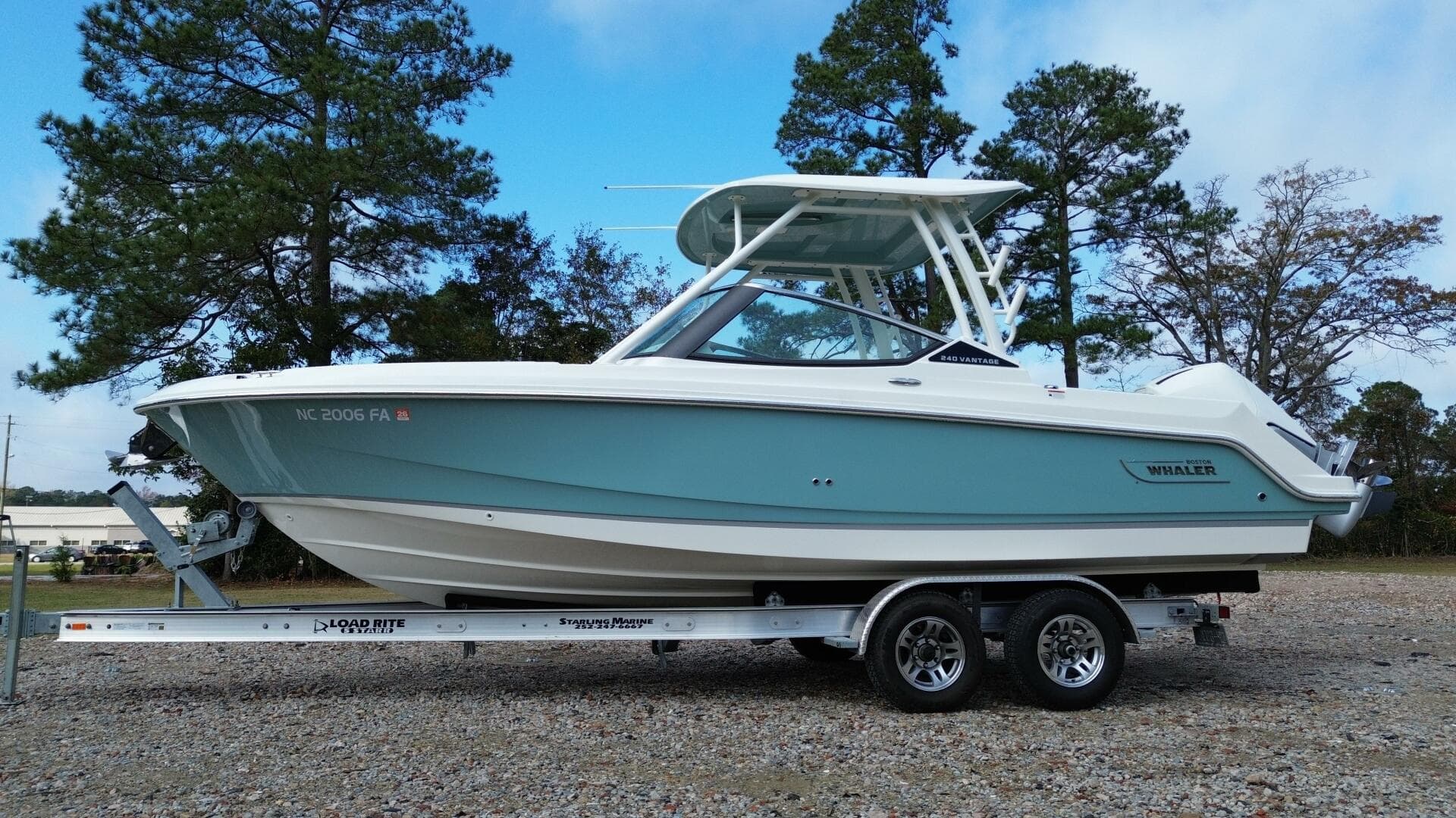 2023 Boston Whaler 240 Vantage — photo 12