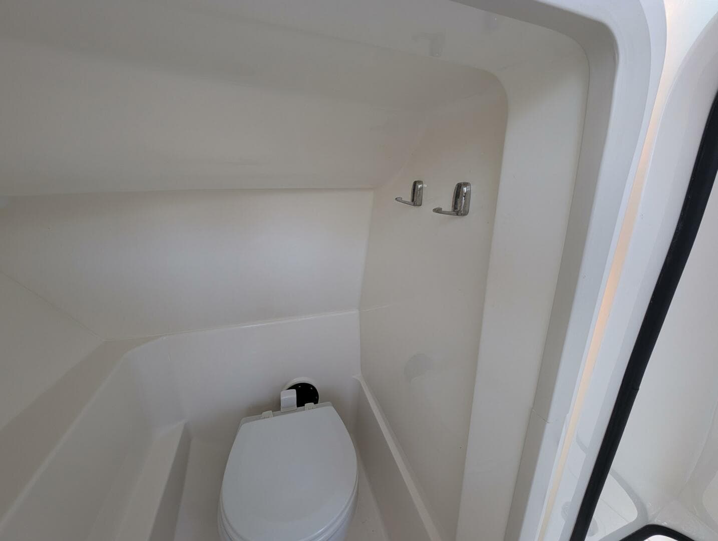 2023 Boston Whaler 240 Vantage — photo 43