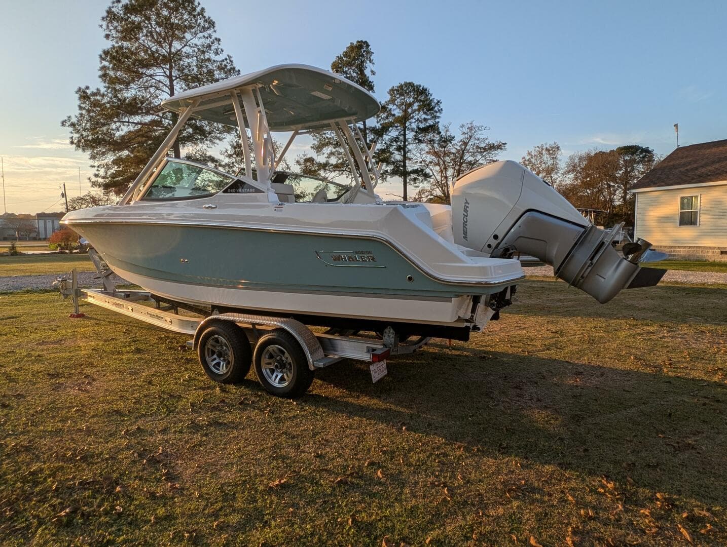 2023 Boston Whaler 240 Vantage — photo 13