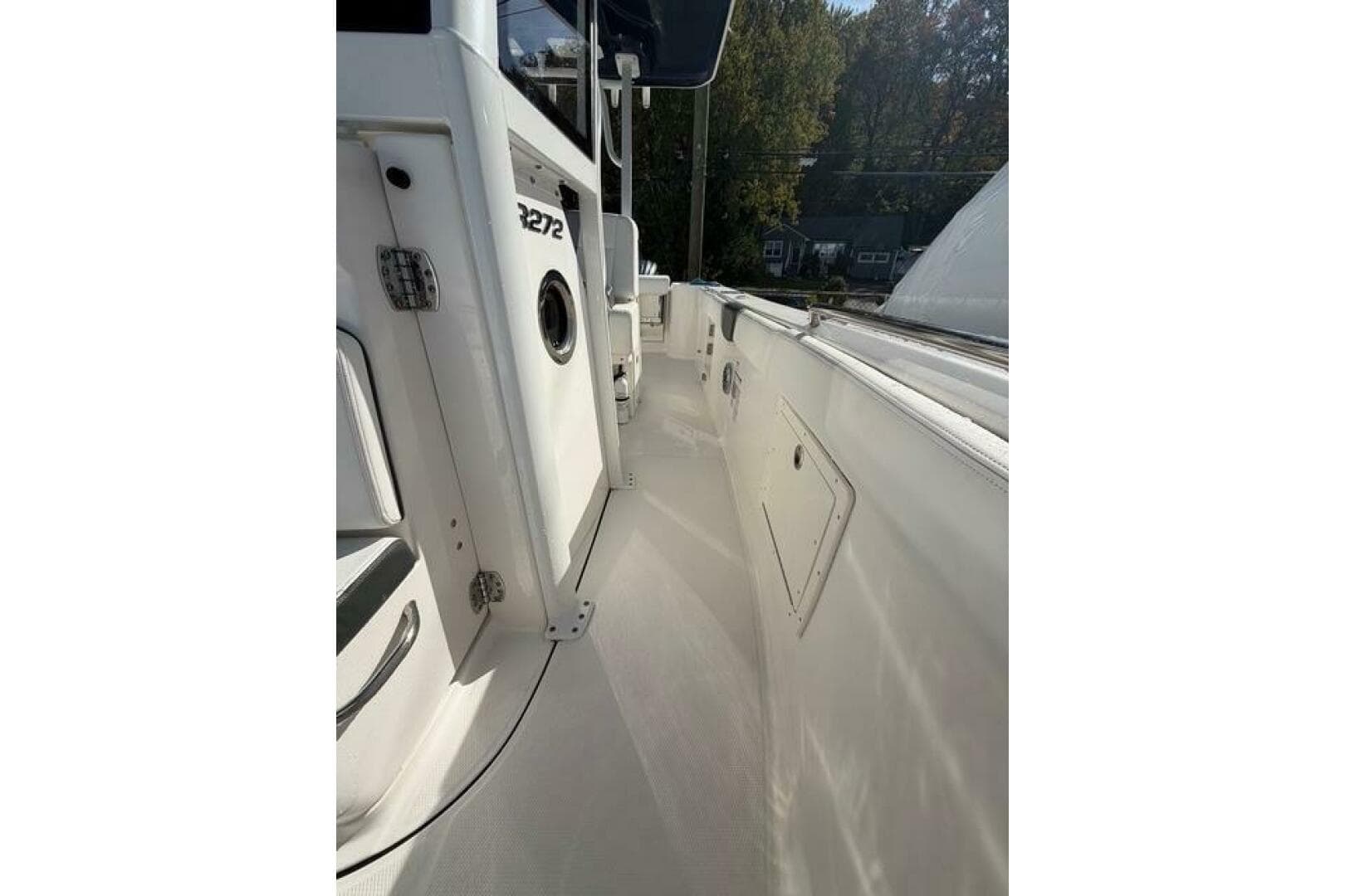 2022 Robalo R272 Center Console — photo 40