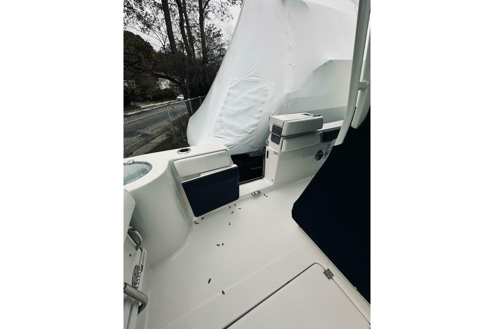 2022 Robalo R272 Center Console — photo 57