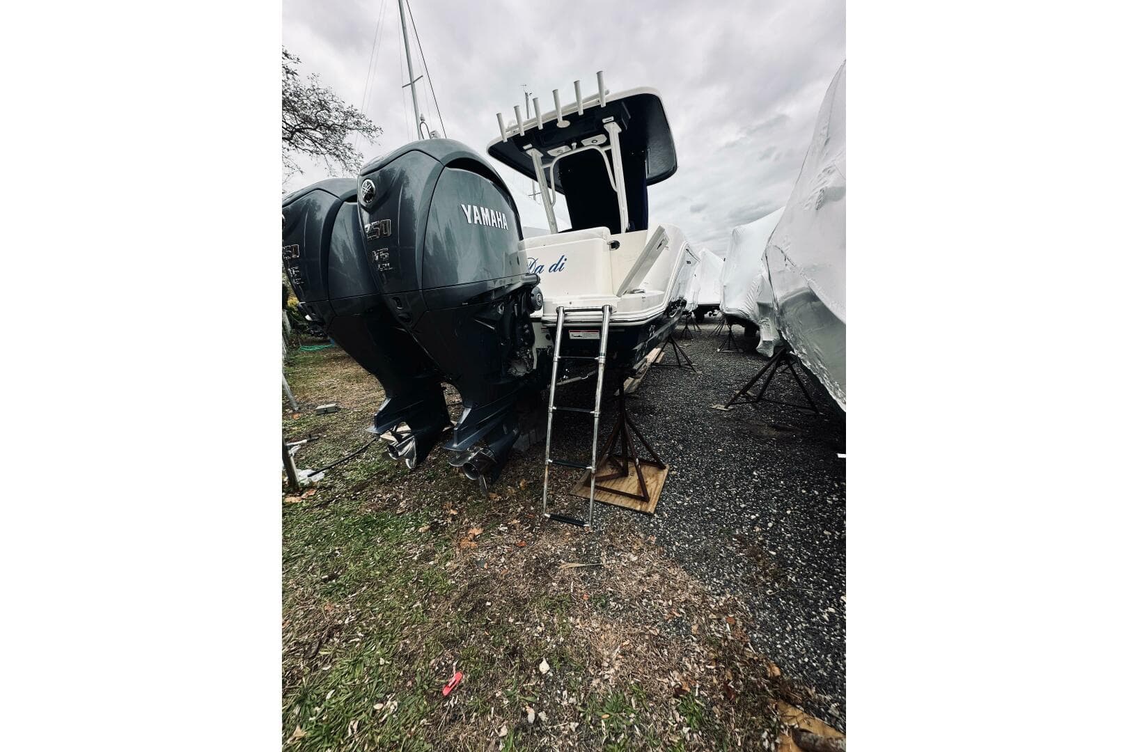 2022 Robalo R272 Center Console — photo 32