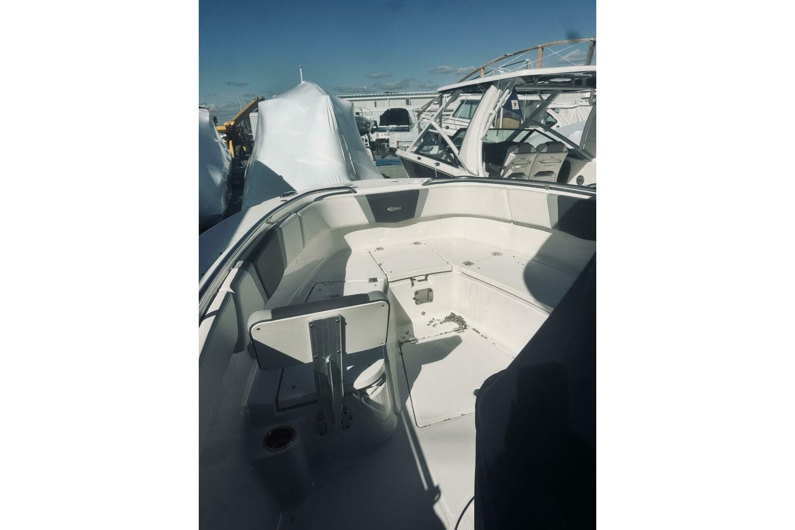 2022 Robalo R272 Center Console — photo 43
