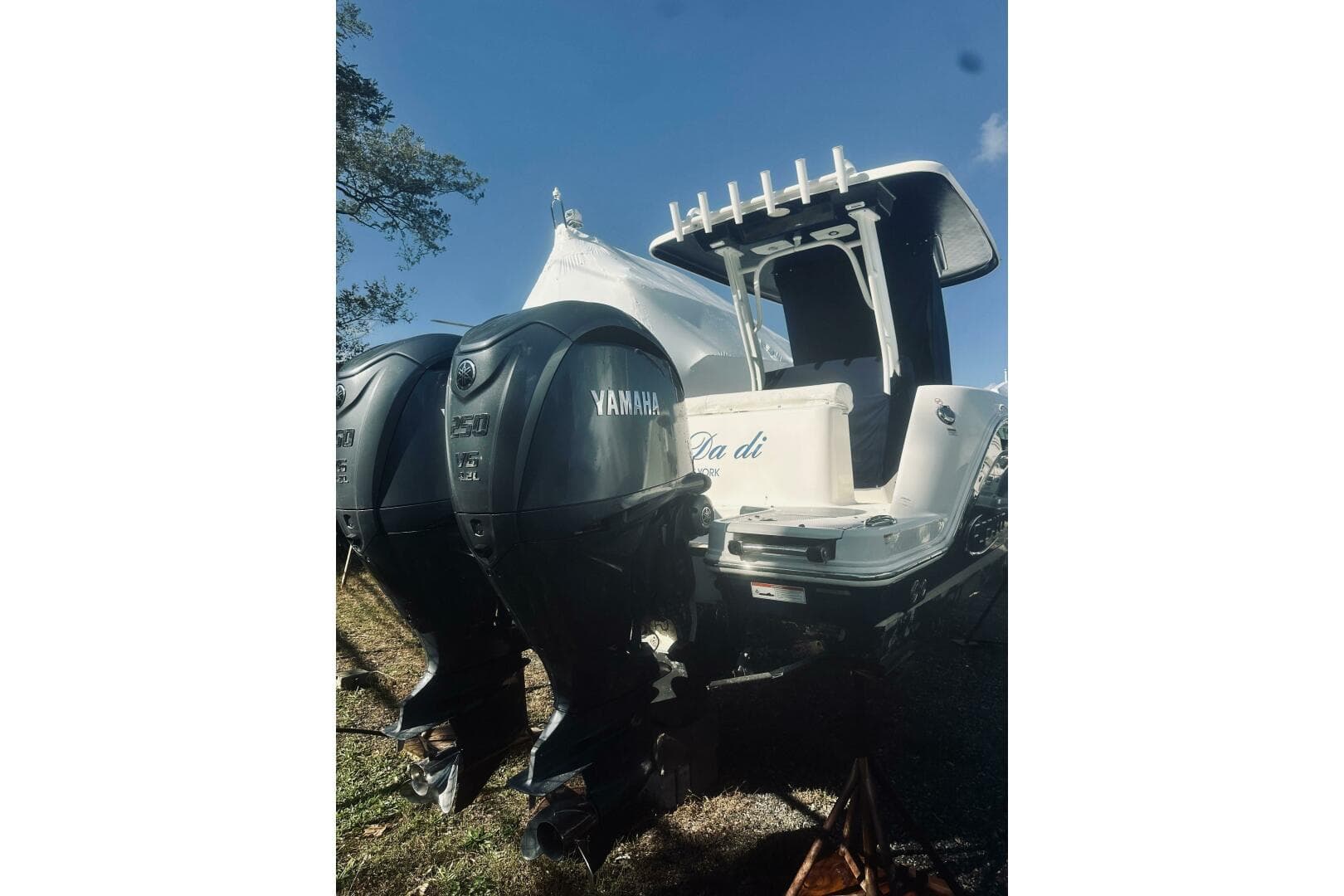 2022 Robalo R272 Center Console — photo 12