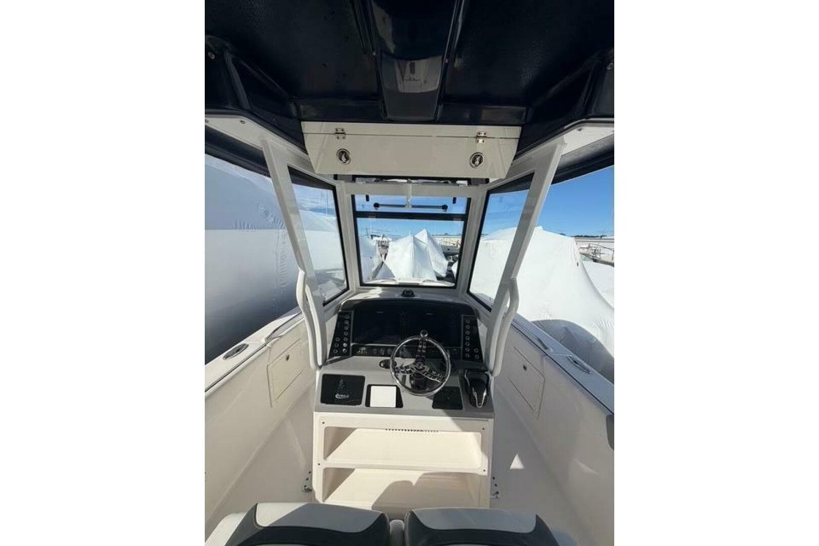2022 Robalo R272 Center Console — photo 44