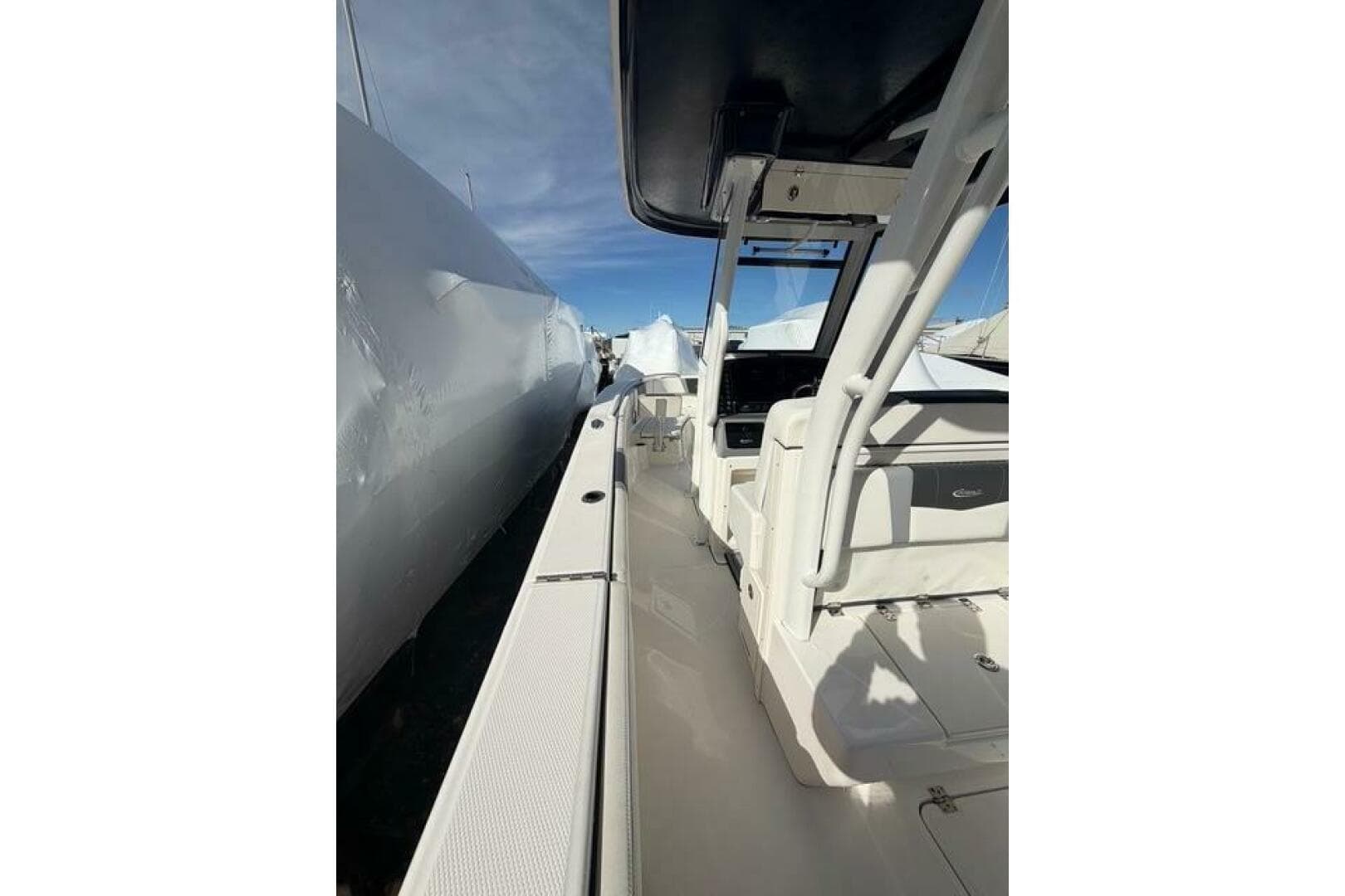 2022 Robalo R272 Center Console — photo 42