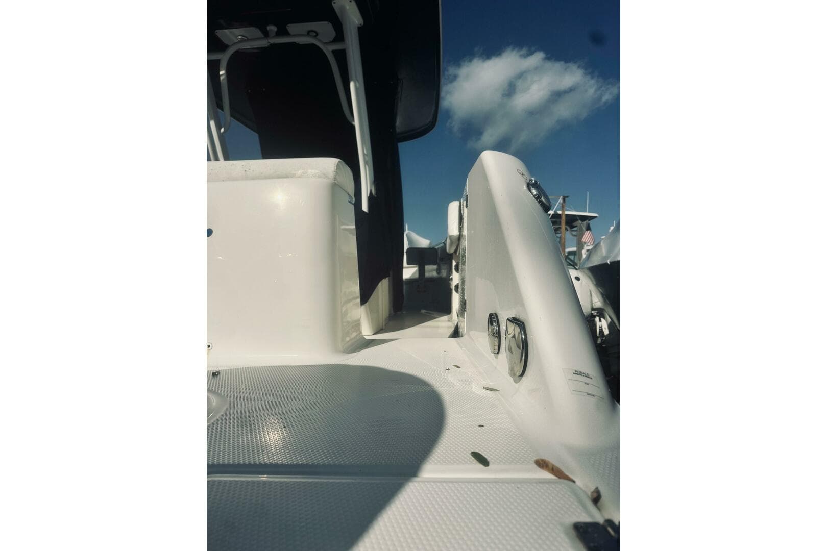 2022 Robalo R272 Center Console — photo 34