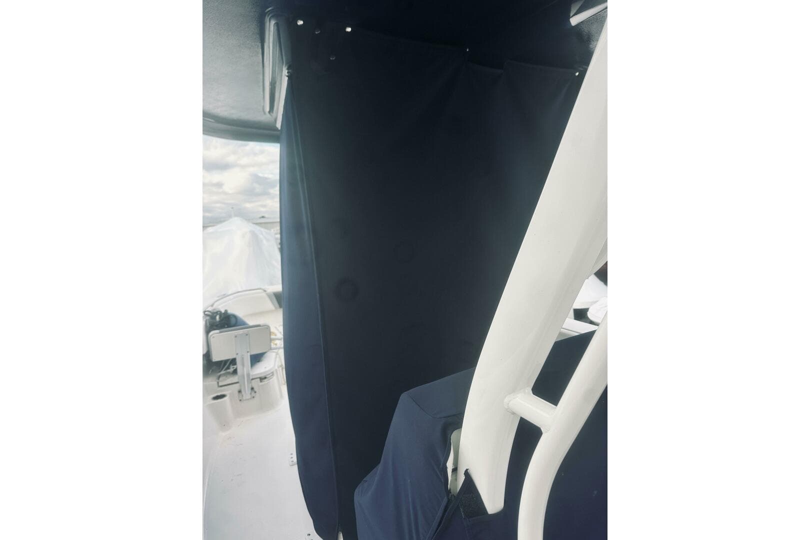 2022 Robalo R272 Center Console — photo 28