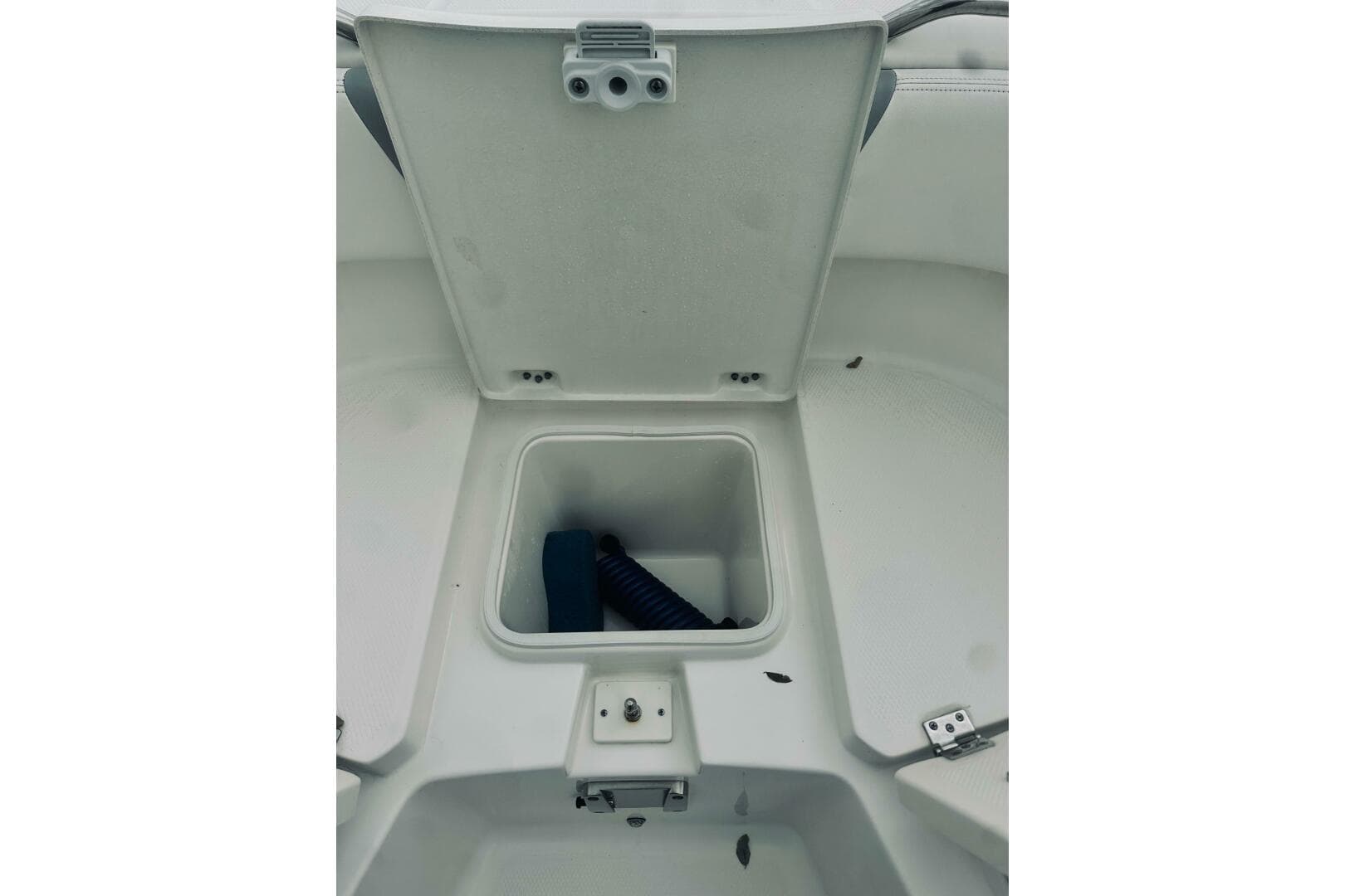 2022 Robalo R272 Center Console — photo 74