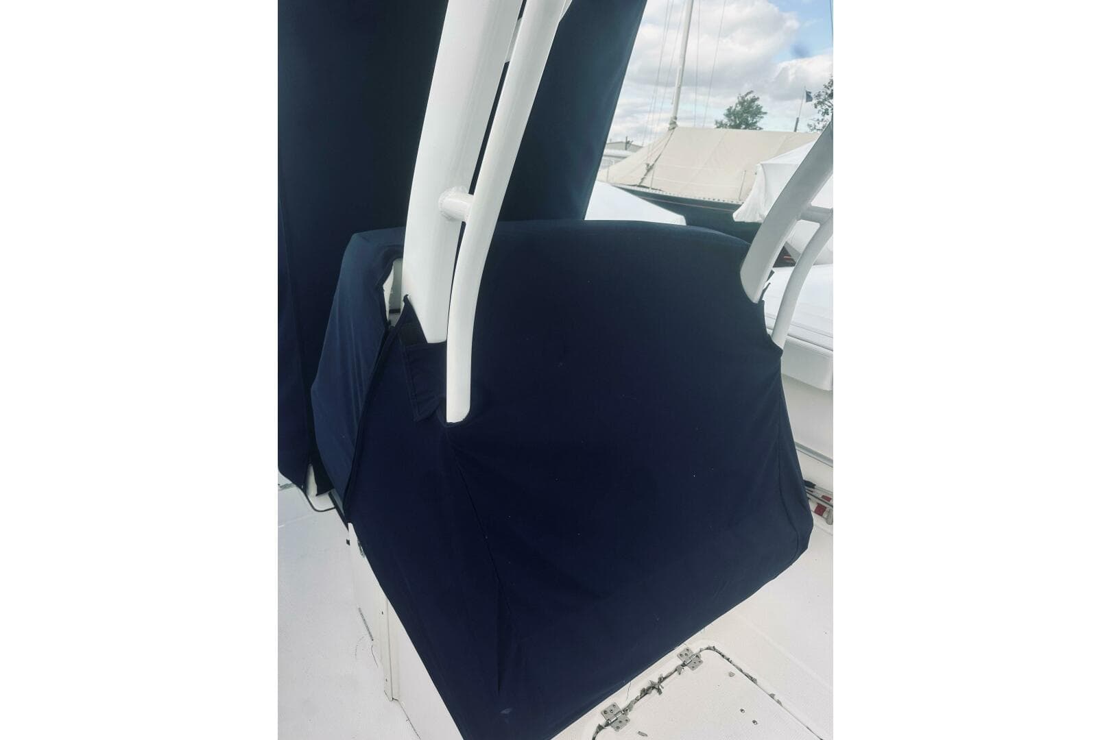 2022 Robalo R272 Center Console — photo 27