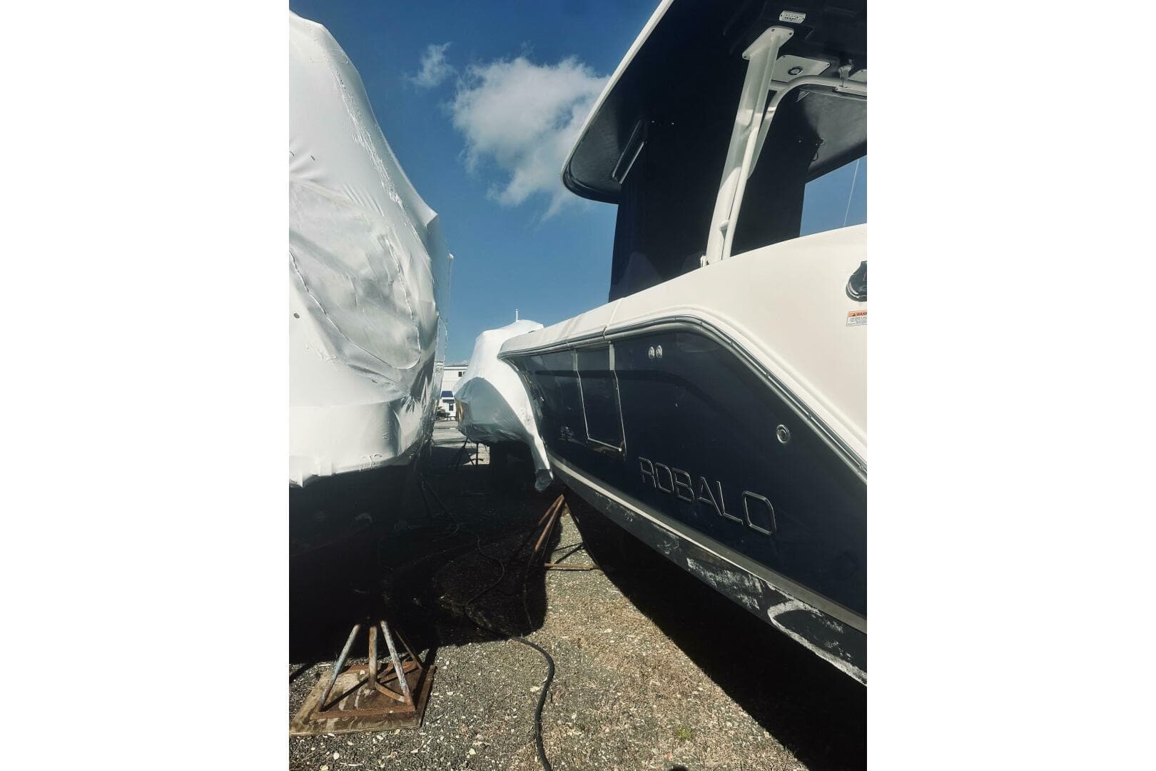 2022 Robalo R272 Center Console — photo 11