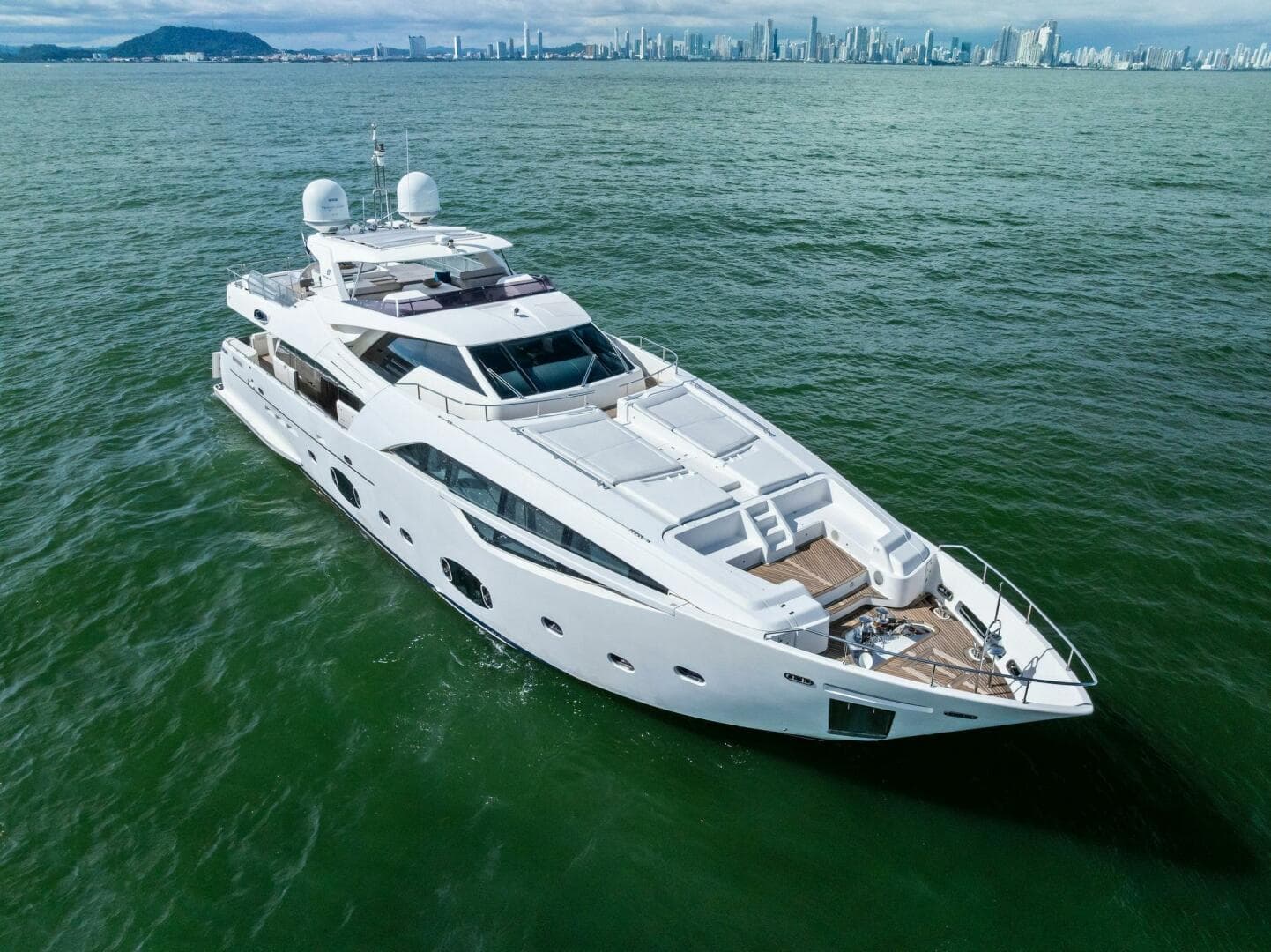 2014 Custom Line 100 — photo 6