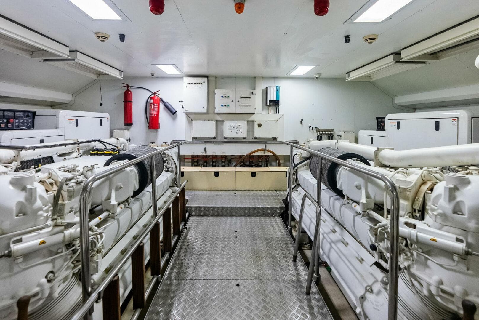 2014 Custom Line 100 — photo 90