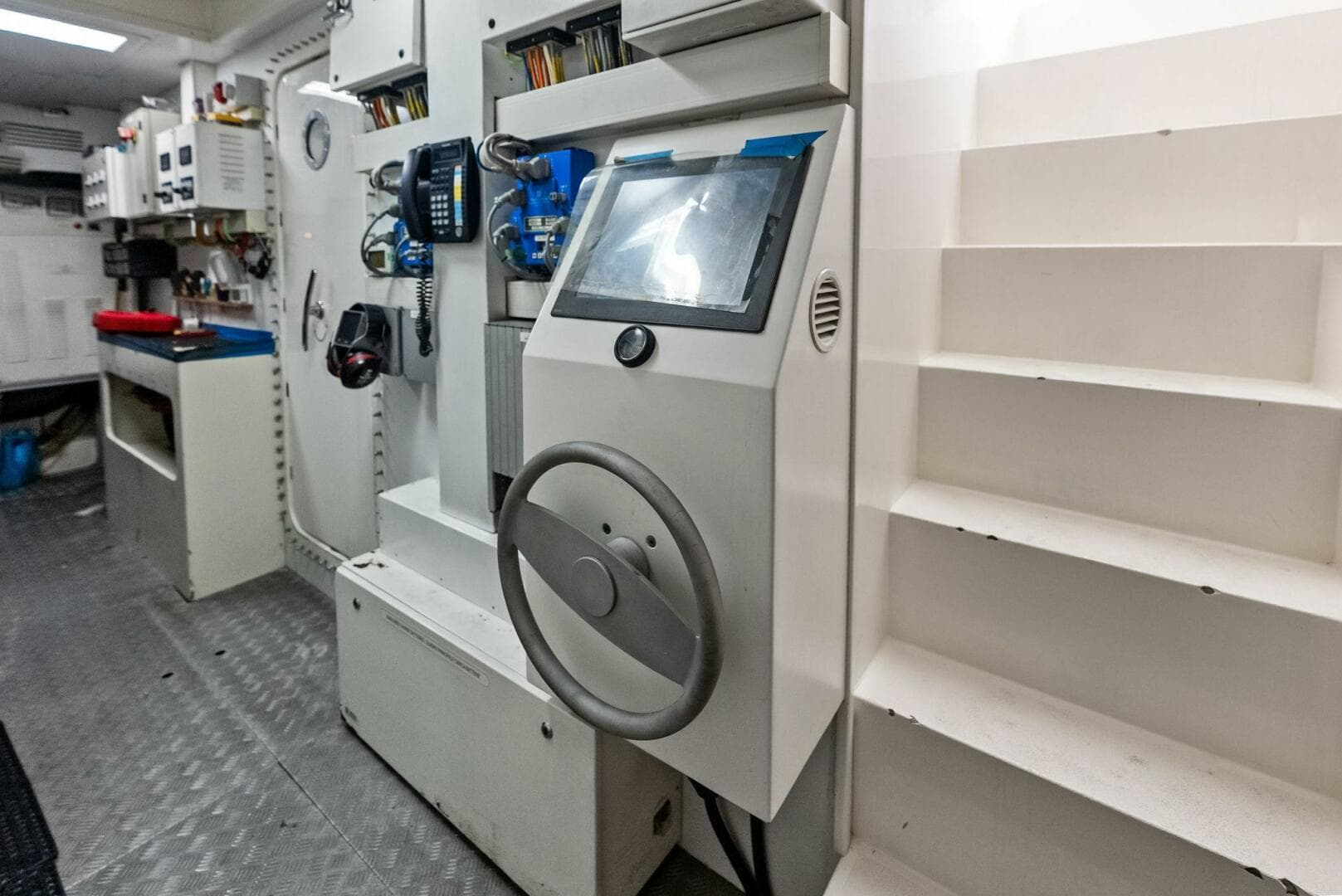 2014 Custom Line 100 — photo 92