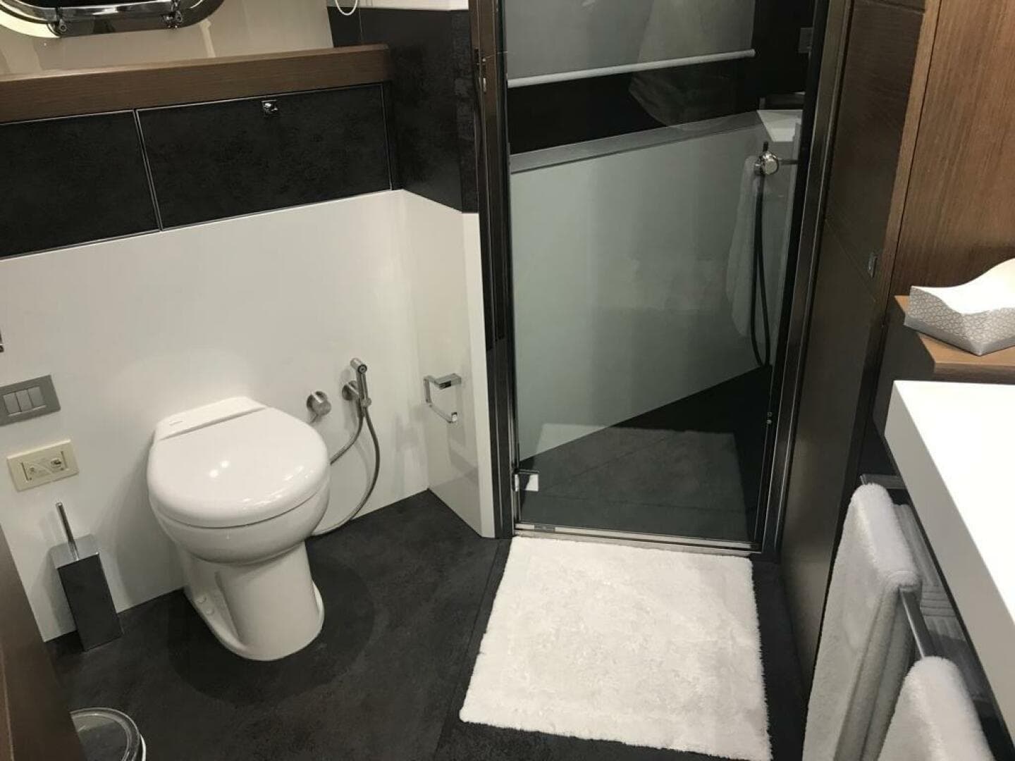 2014 Custom Line 100 — photo 63