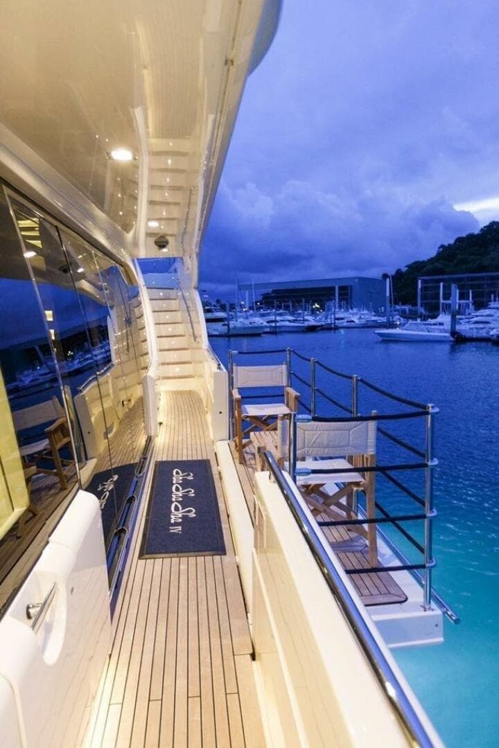 2014 Custom Line 100 — photo 31