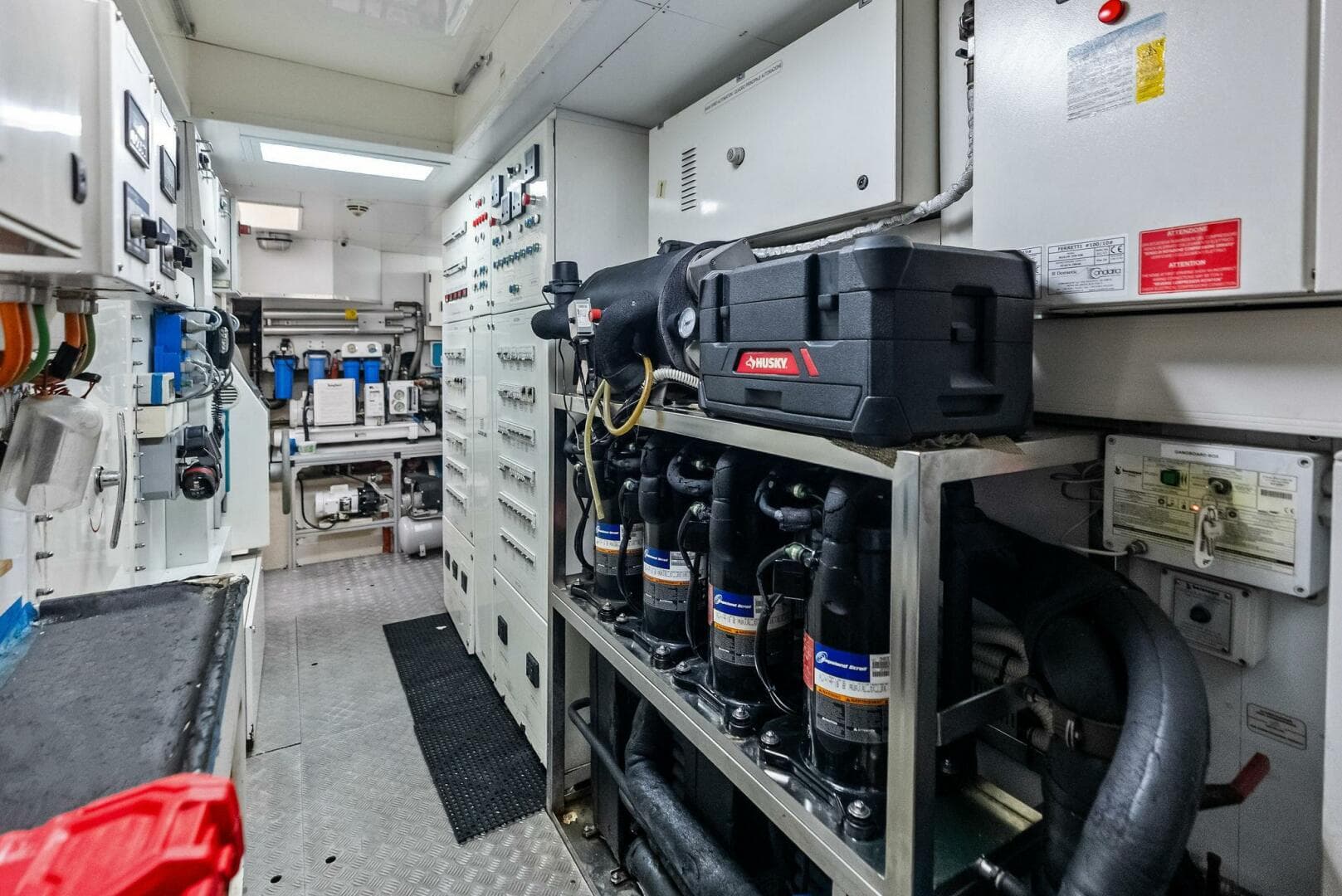 2014 Custom Line 100 — photo 95