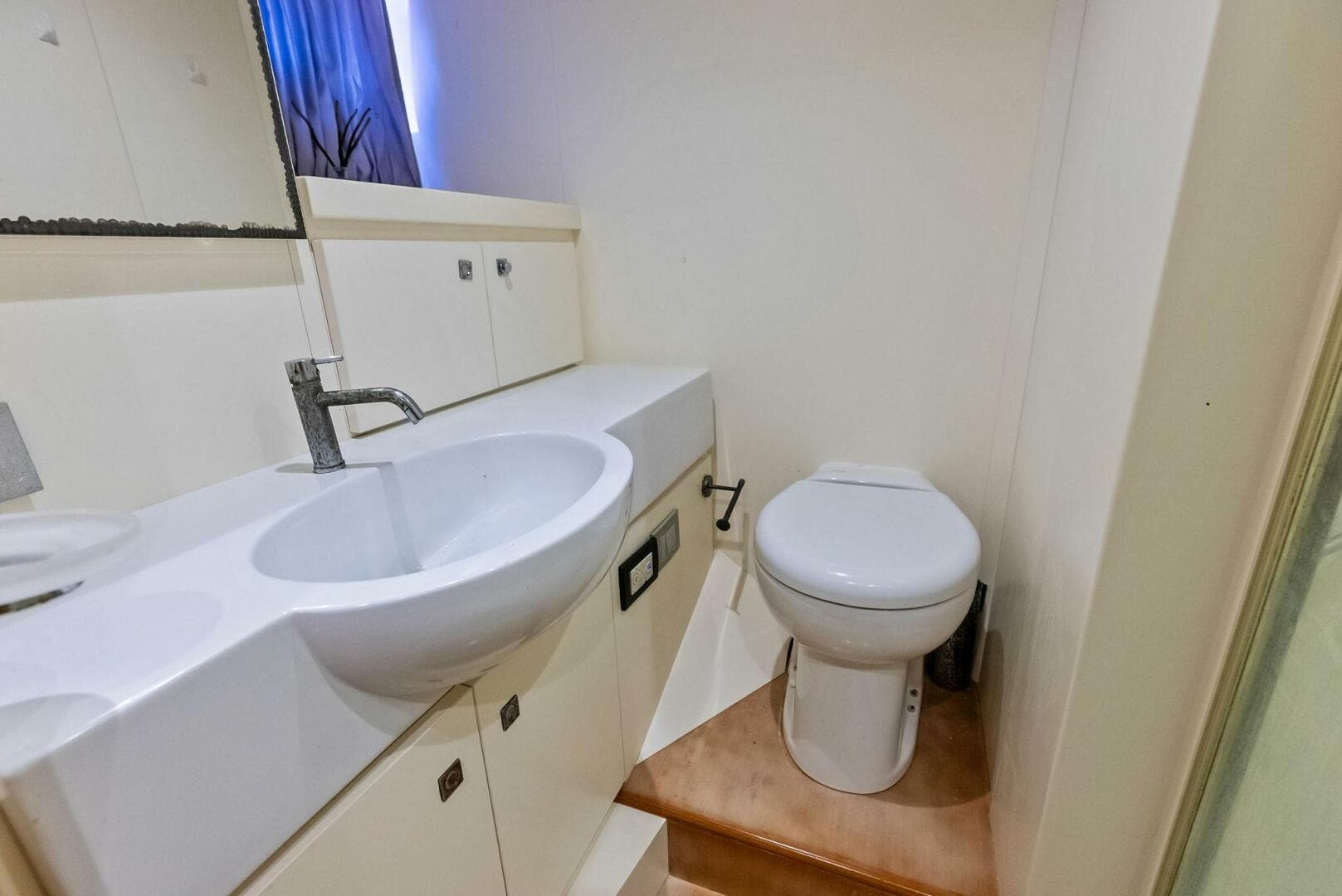 2014 Custom Line 100 — photo 88