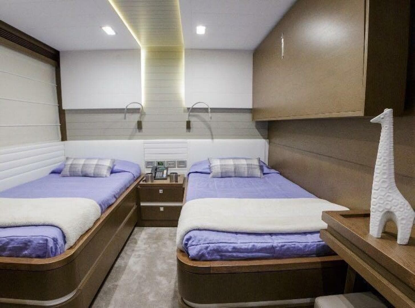 2014 Custom Line 100 — photo 61