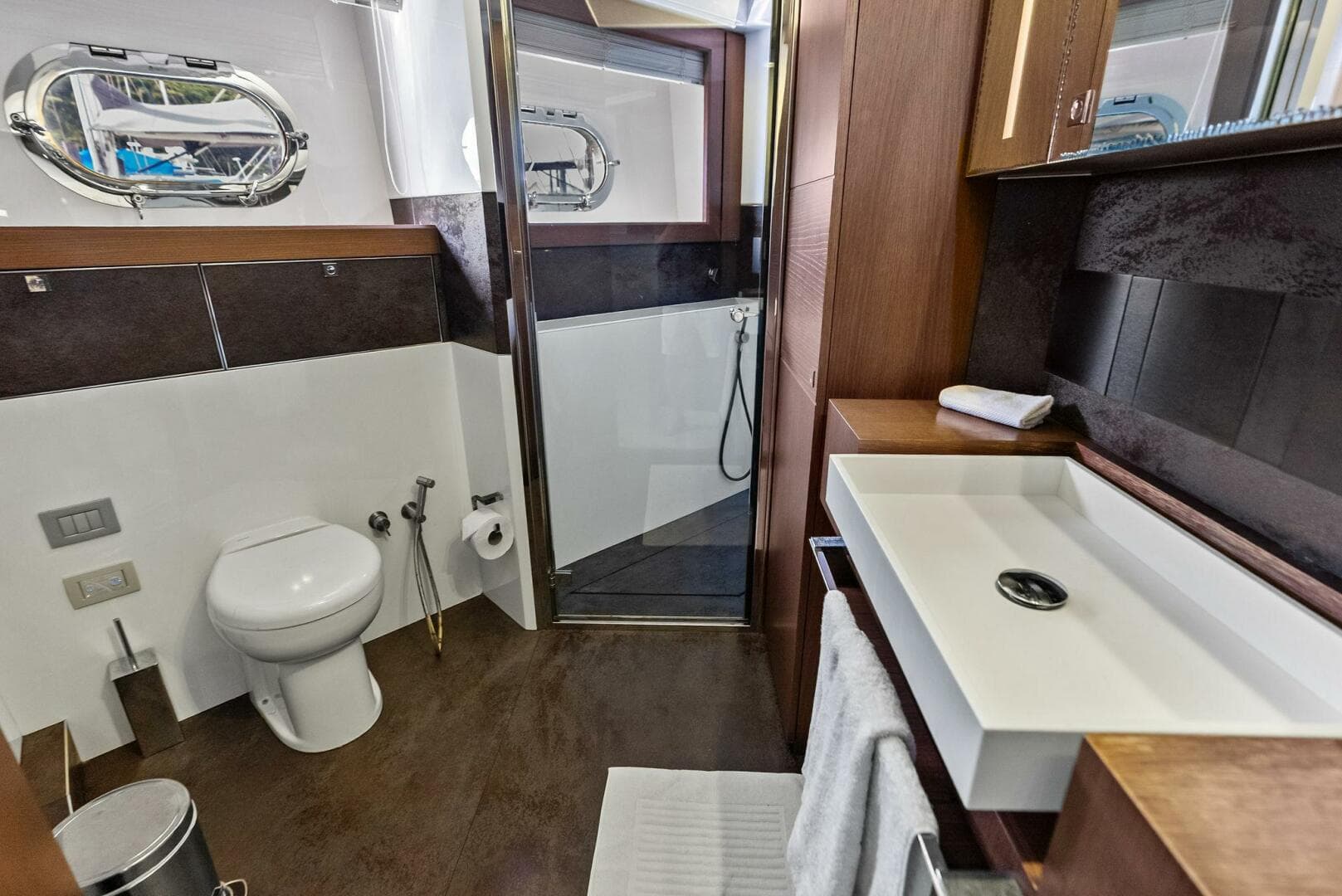 2014 Custom Line 100 — photo 82