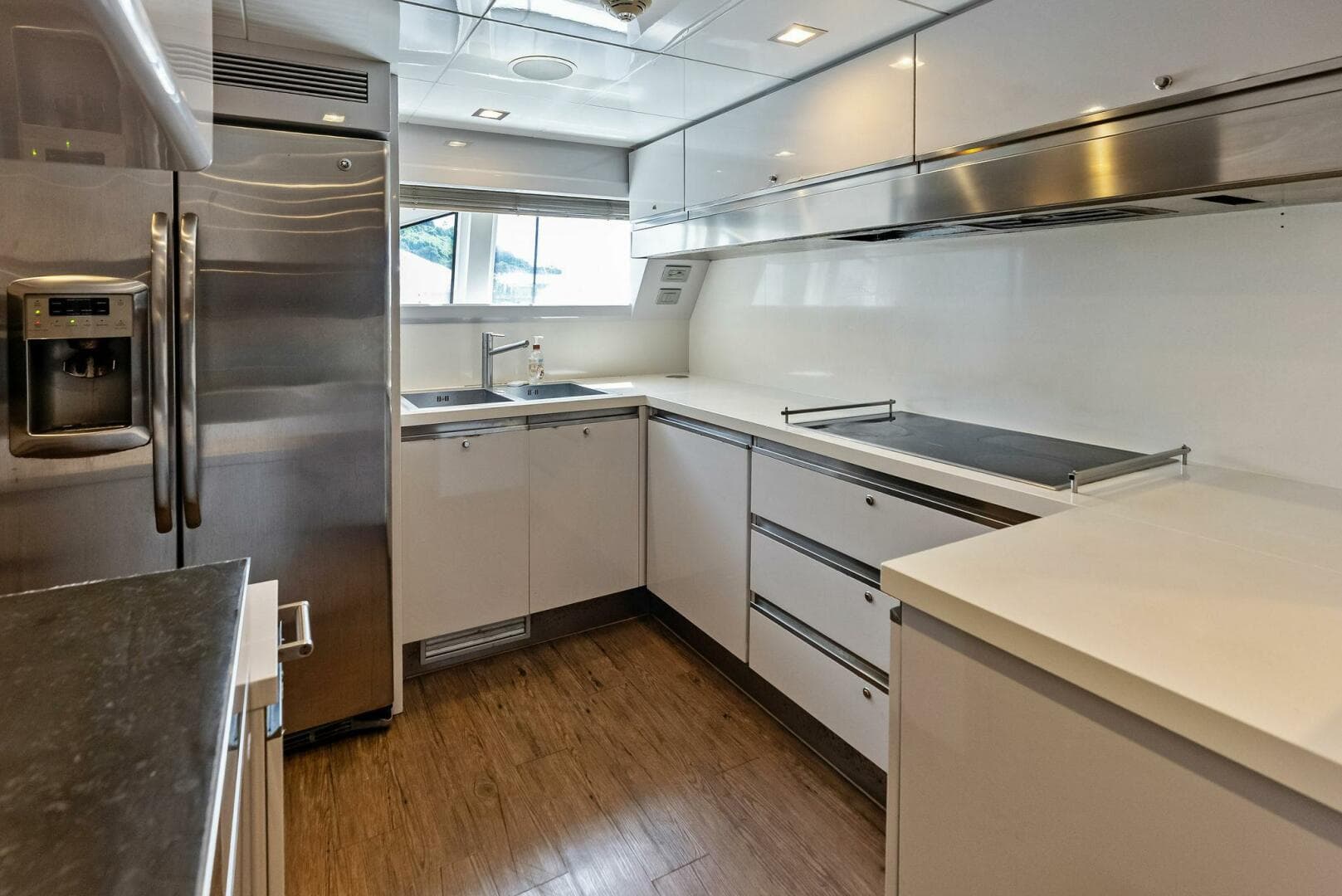 2014 Custom Line 100 — photo 54