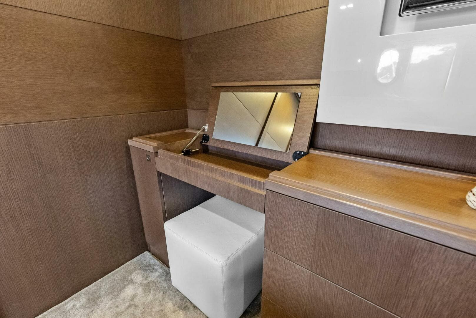 2014 Custom Line 100 — photo 75