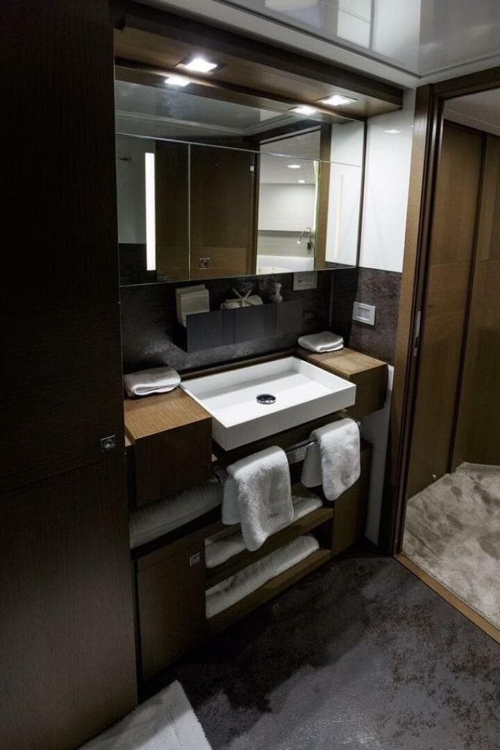 2014 Custom Line 100 — photo 60