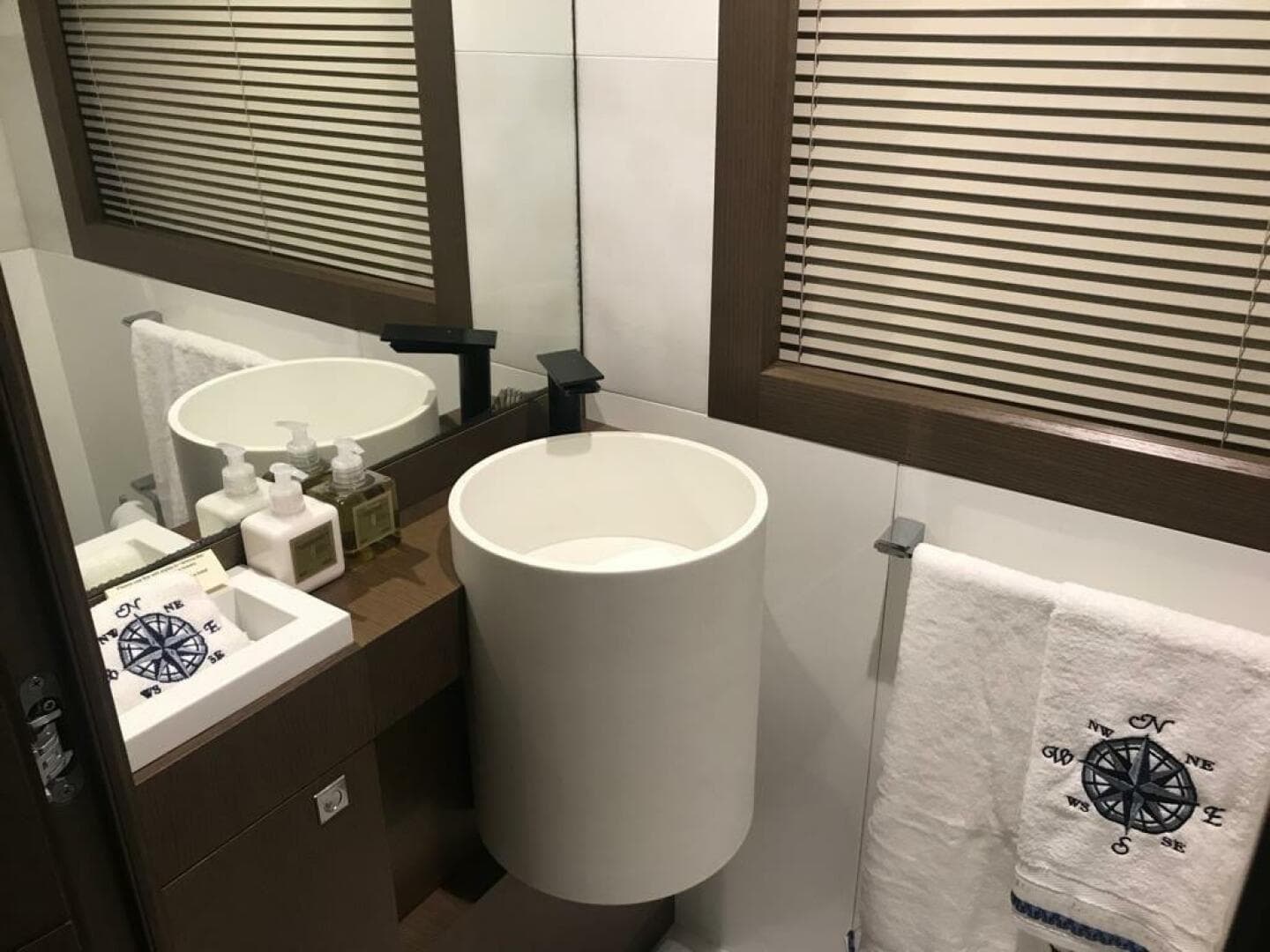 2014 Custom Line 100 — photo 58