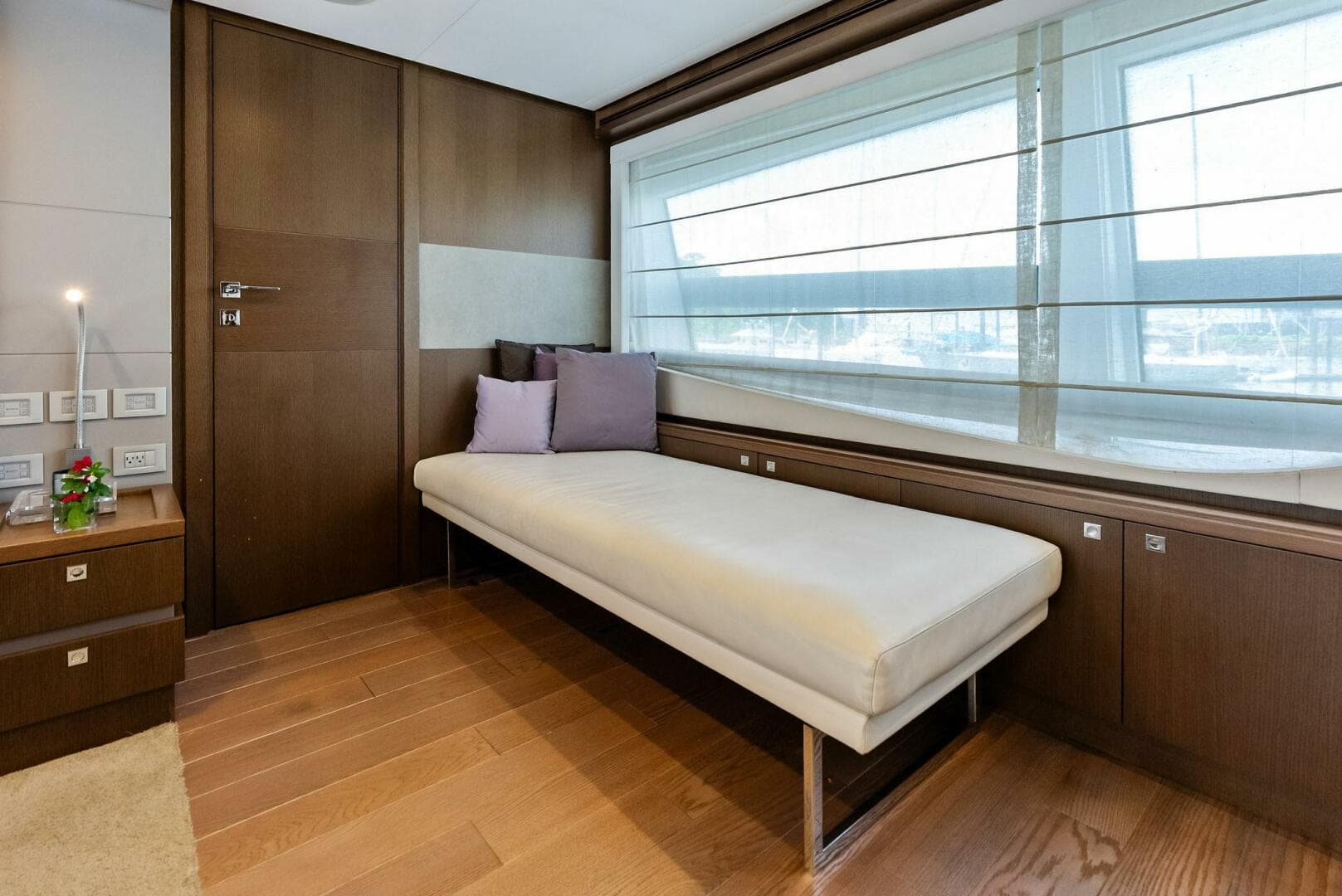 2014 Custom Line 100 — photo 69