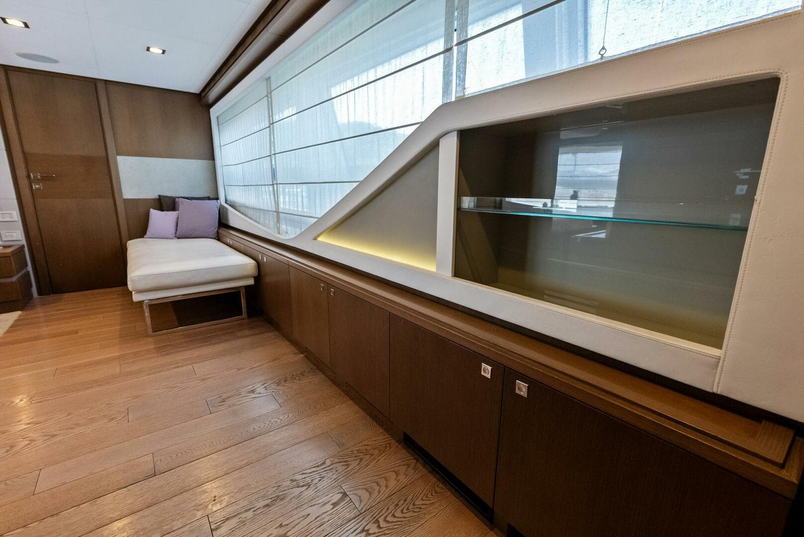 2014 Custom Line 100 — photo 70