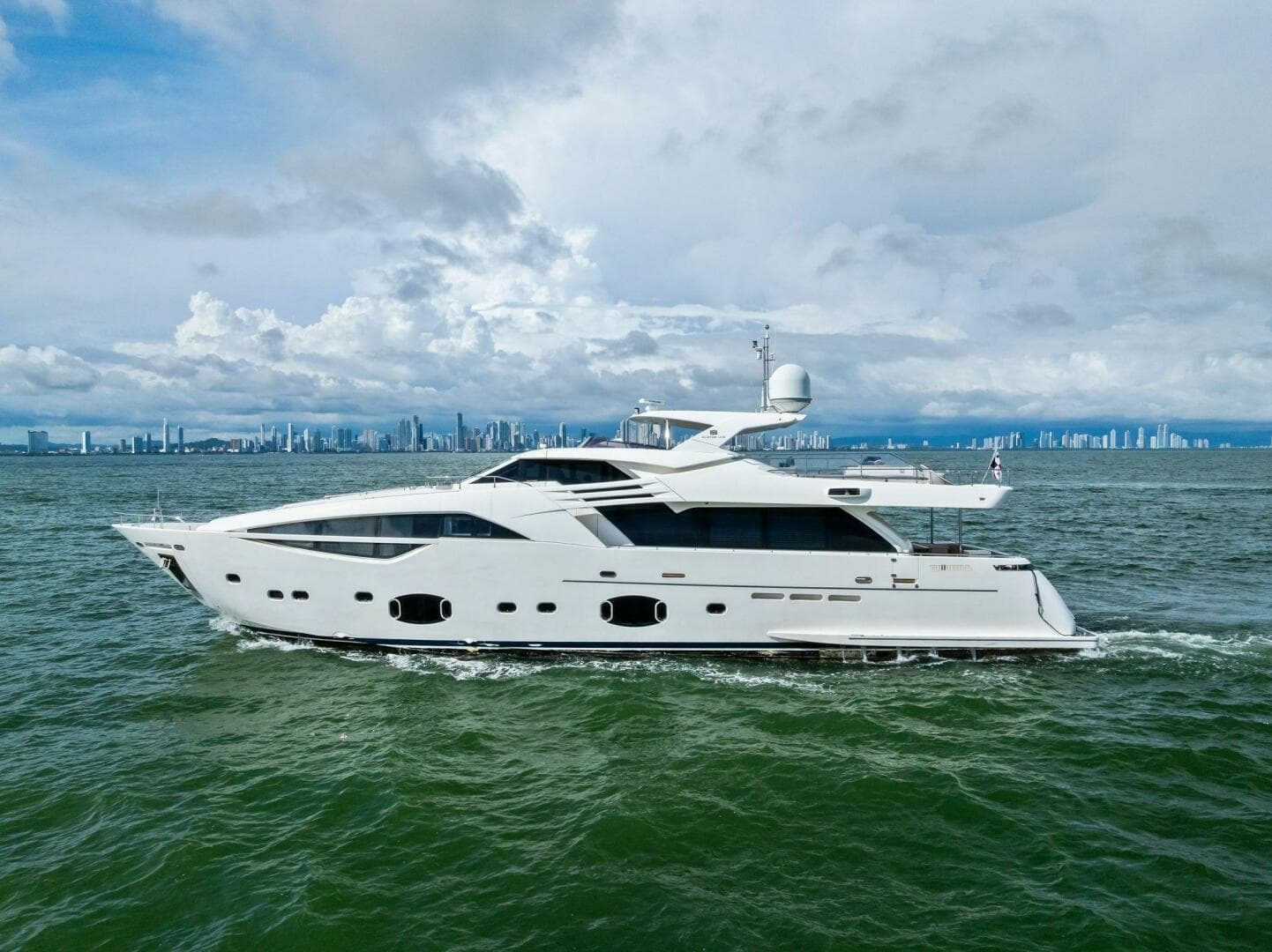 2014 Custom Line 100 — photo 5