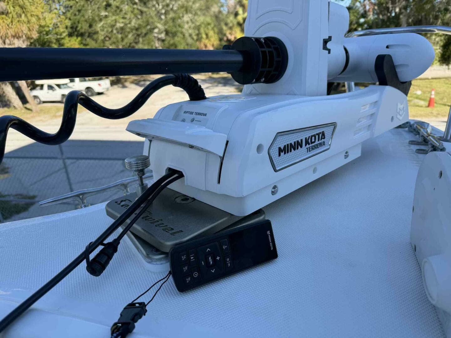 2004 Century 3200 Center Console — photo 23