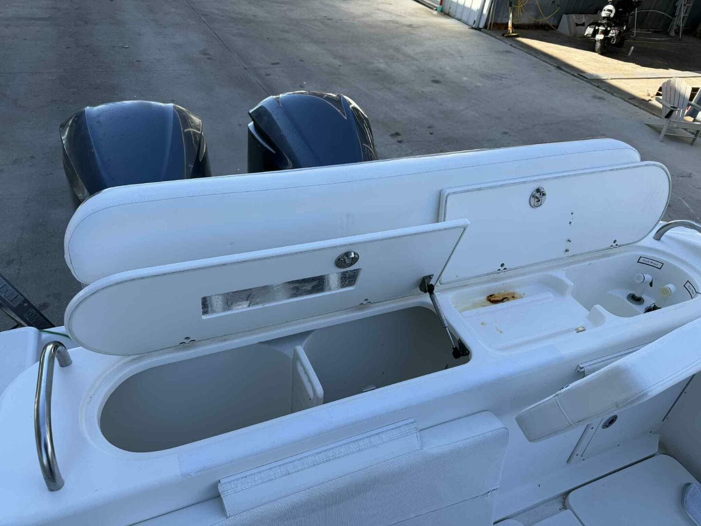 2004 Century 3200 Center Console — photo 22