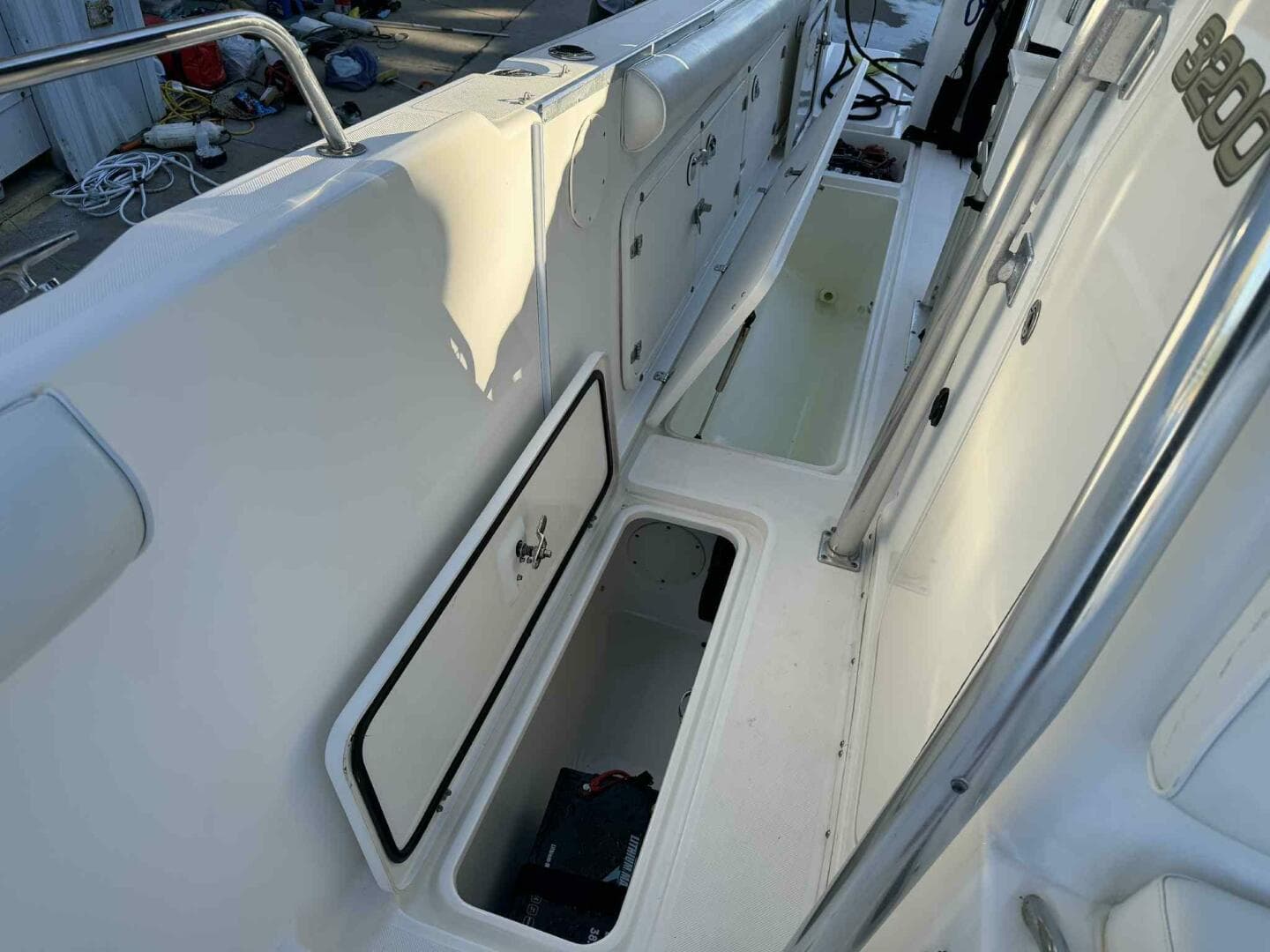 2004 Century 3200 Center Console — photo 19